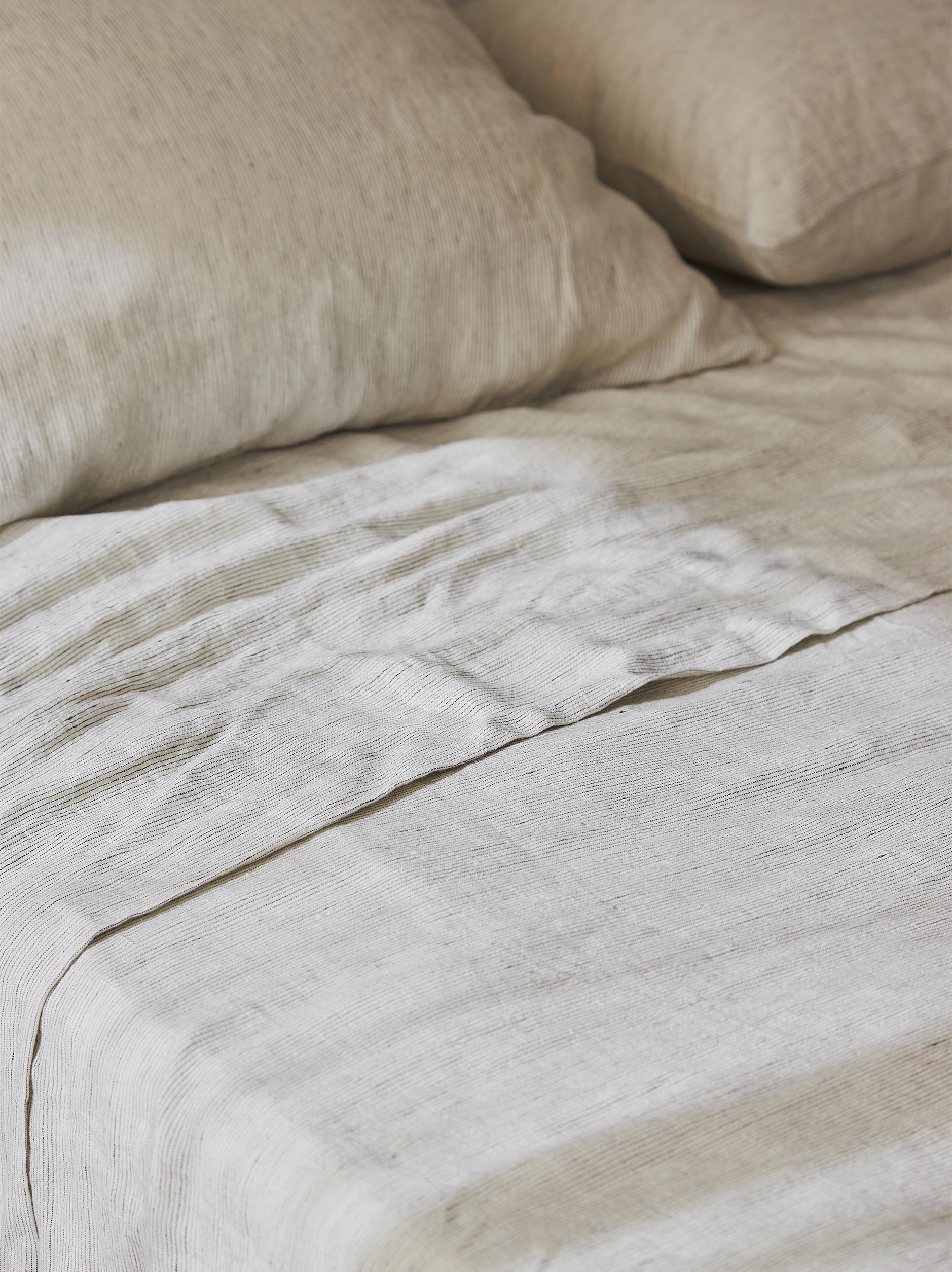 Pinstripe Linen Fitted Sheet Pepper/Chalk / Super King