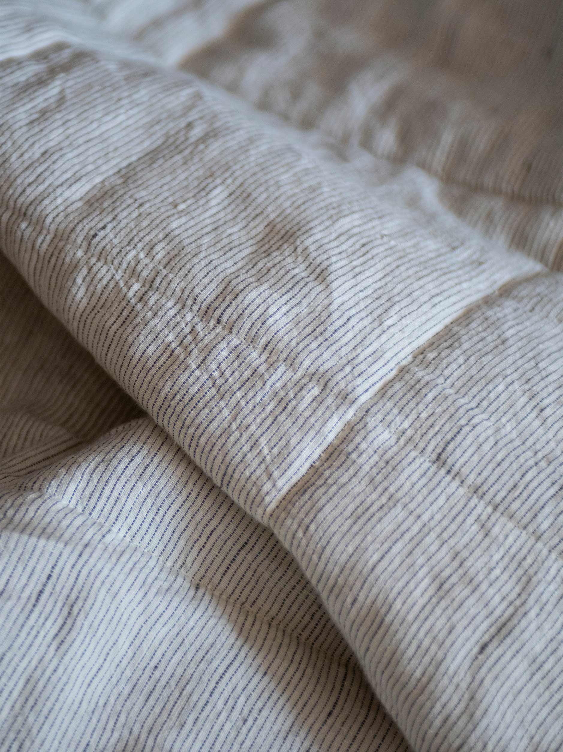 Pinstripe Linen Quilt Pepper/Chalk / Super King