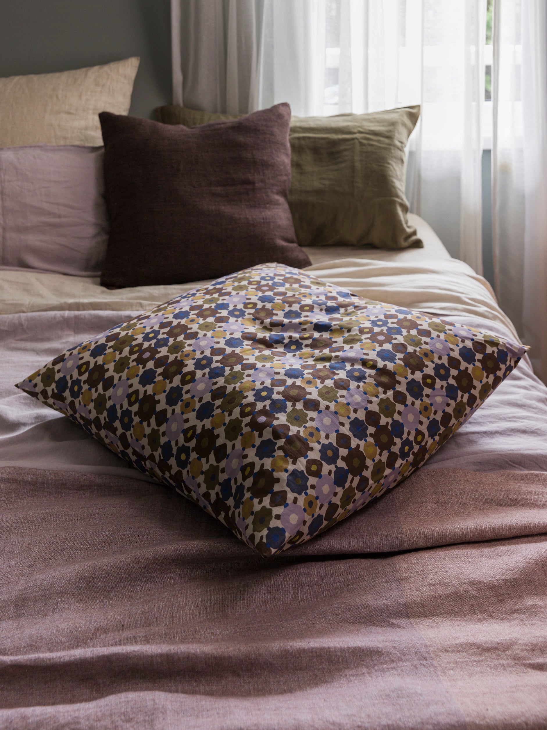 Lisbon Euro Pillowcase Pansy/Multi / Euro Pillowcase