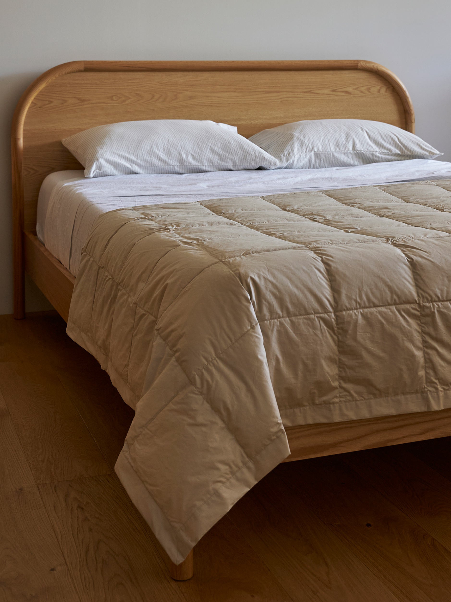 Feather Blanket Beige / Single