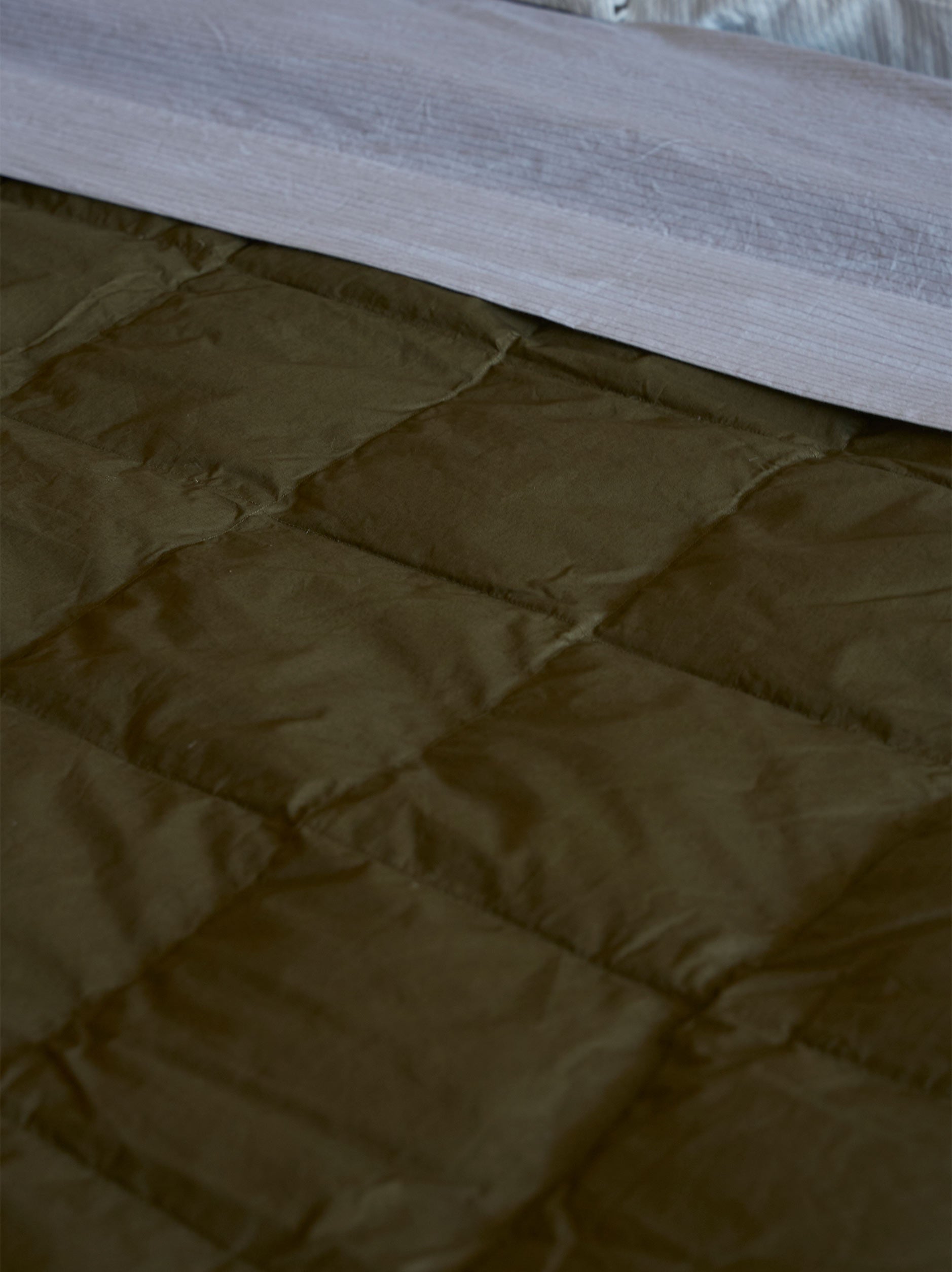 Feather Blanket Ivy / Queen