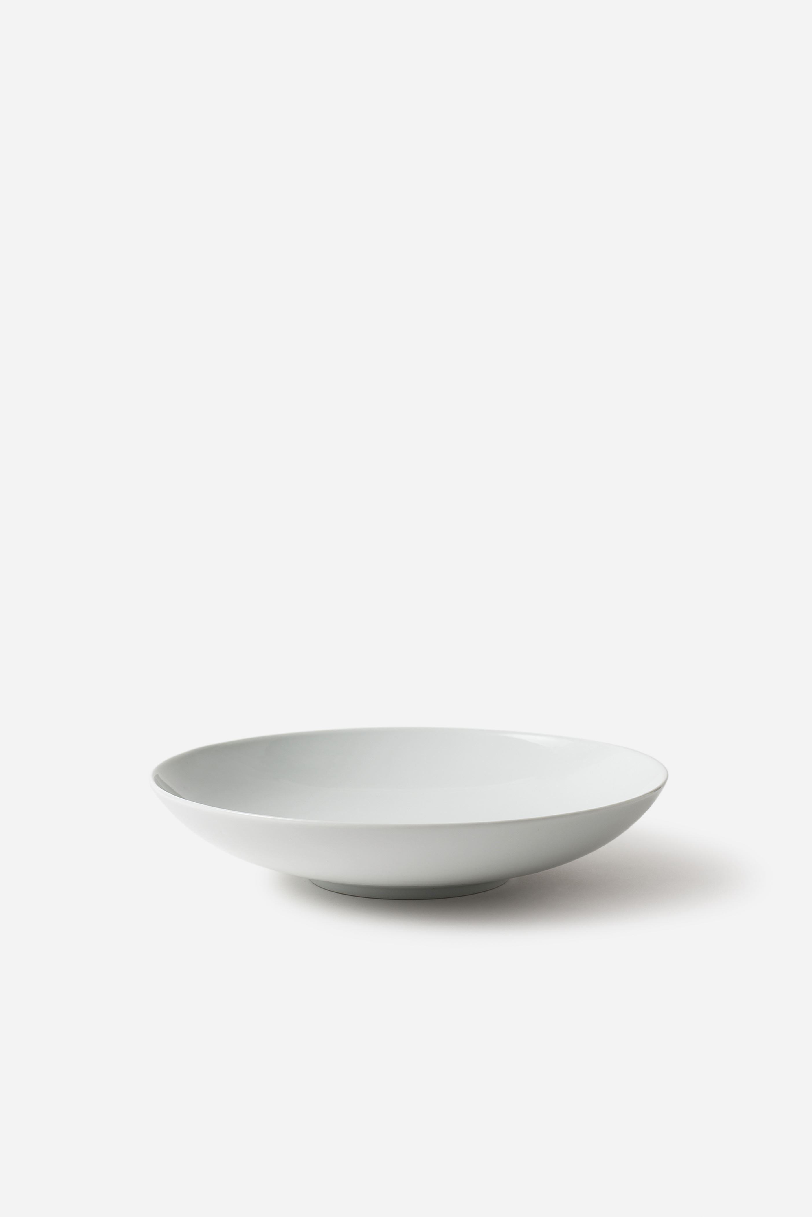 Porcelain Shallow Bowl White / Medium