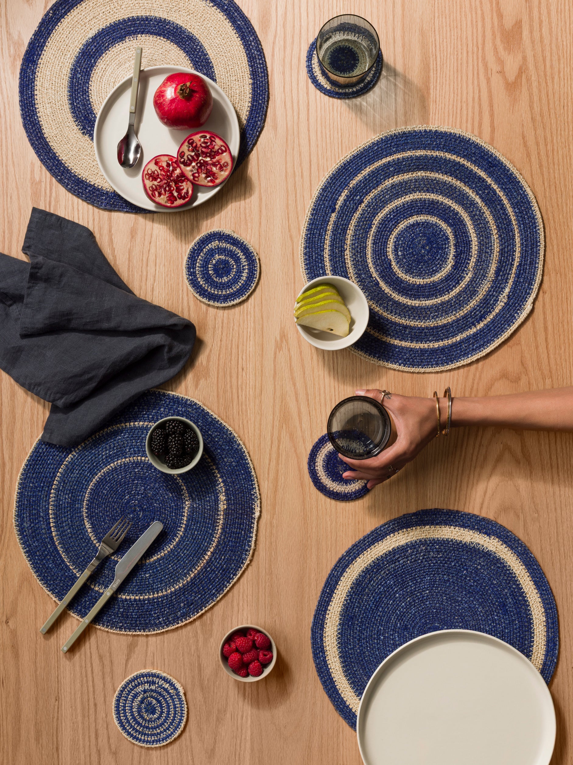 Agora Woven Placemat Set/4 Cobalt/Natural / 34cmdia