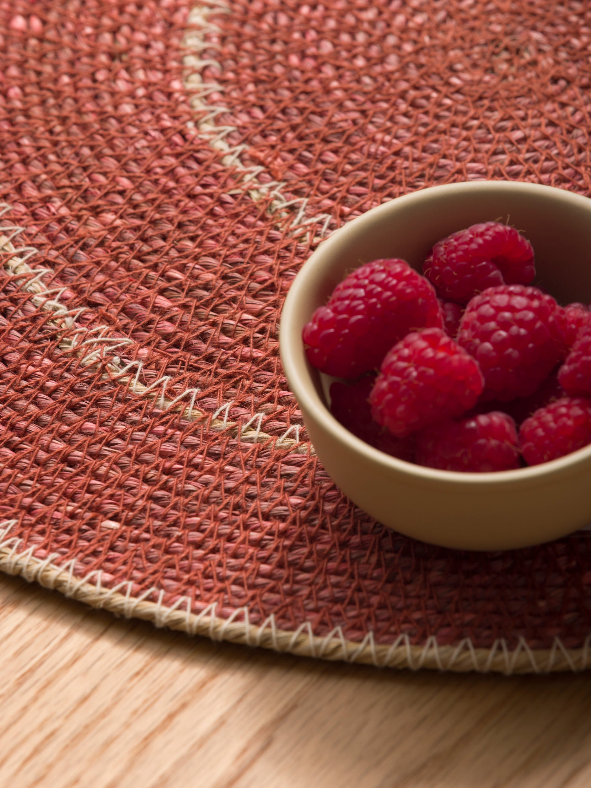 Agora Woven Placemat Set/4 Cherry/Natural / 34cmdia