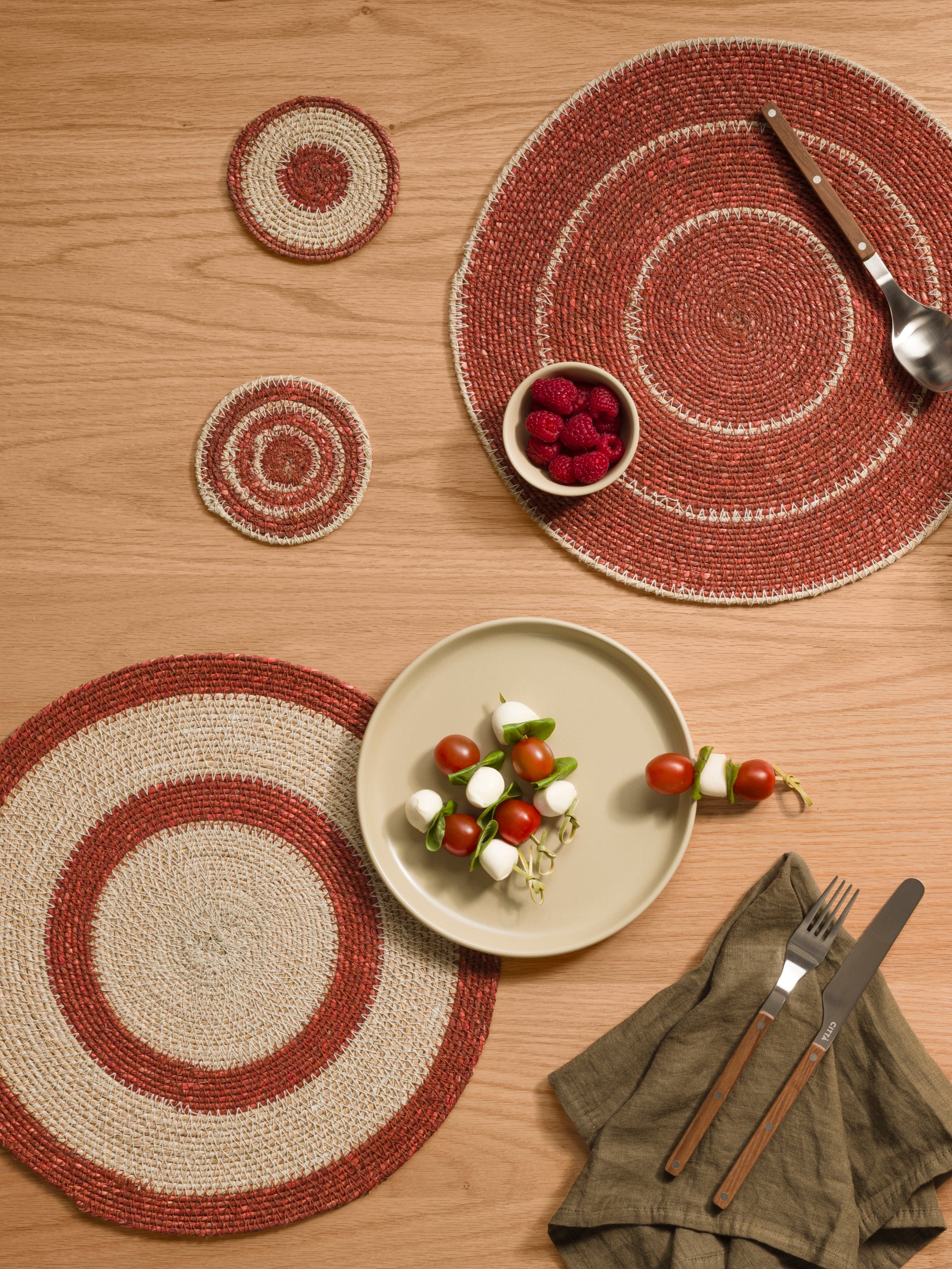 Agora Woven Placemat Set/4 Cherry/Natural / 34cmdia