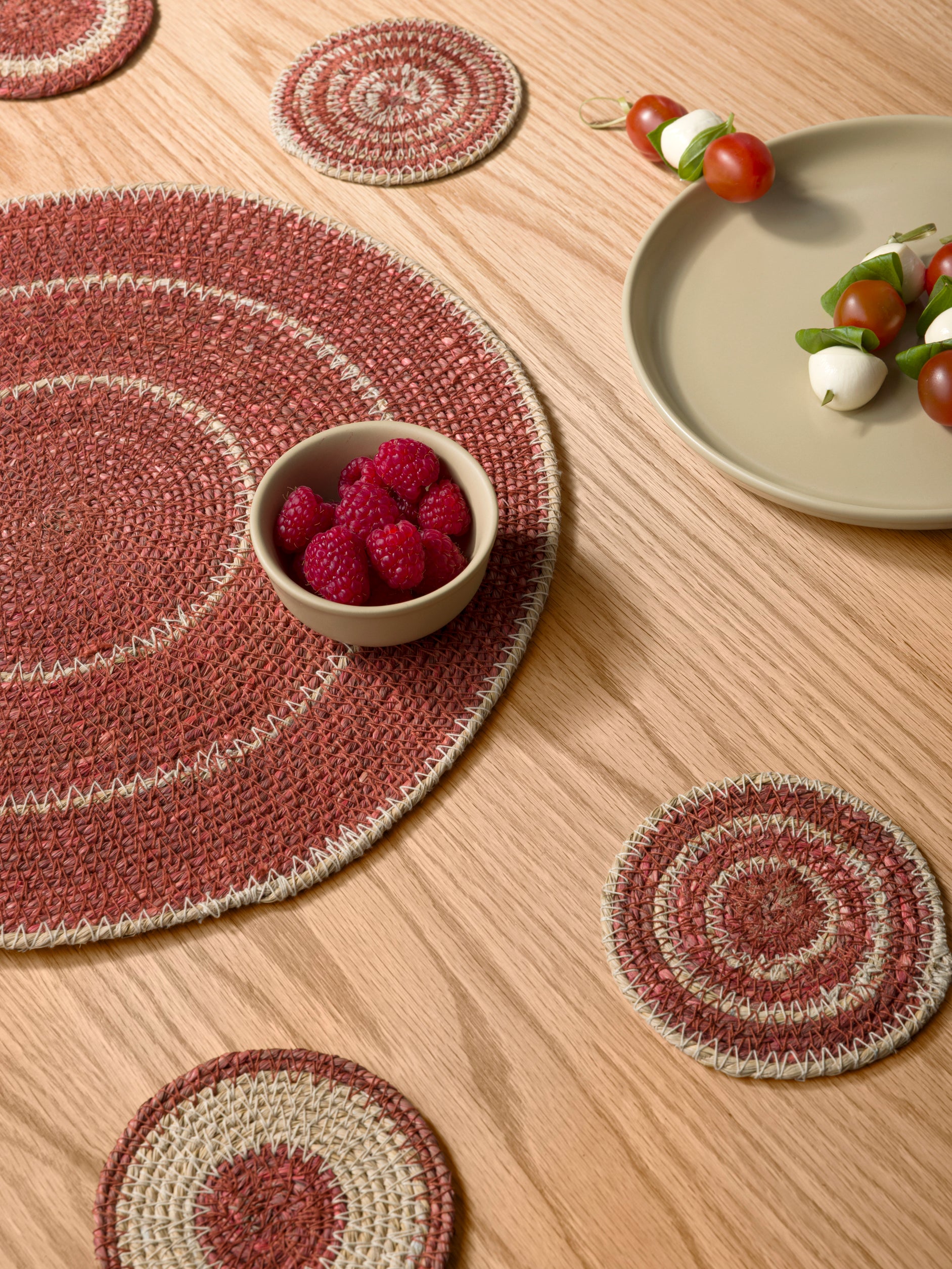Agora Woven Coaster Set/4 Cherry/Natural / 10cmdia