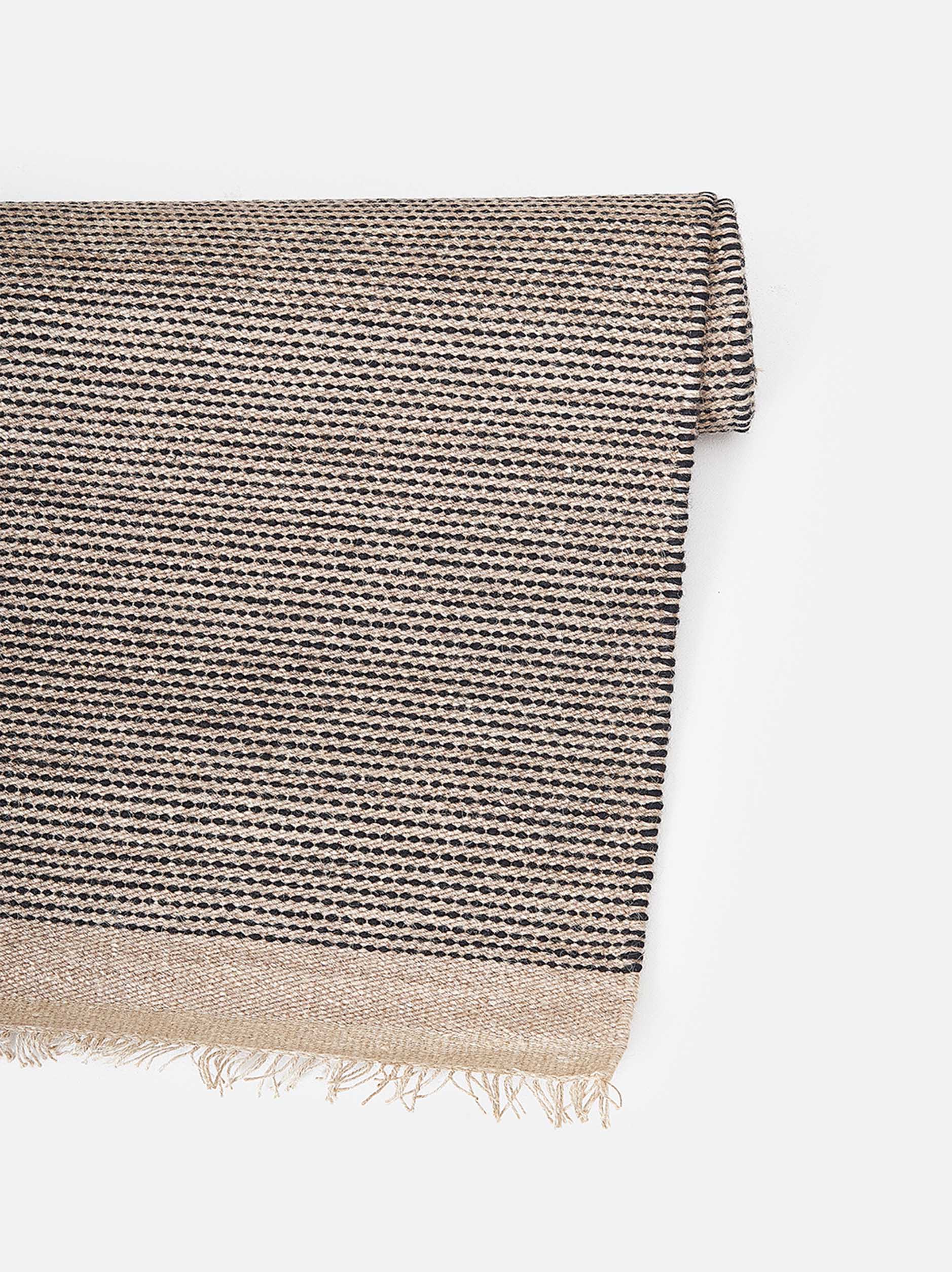 Njord Rug Black/Natural / Large/X-Large