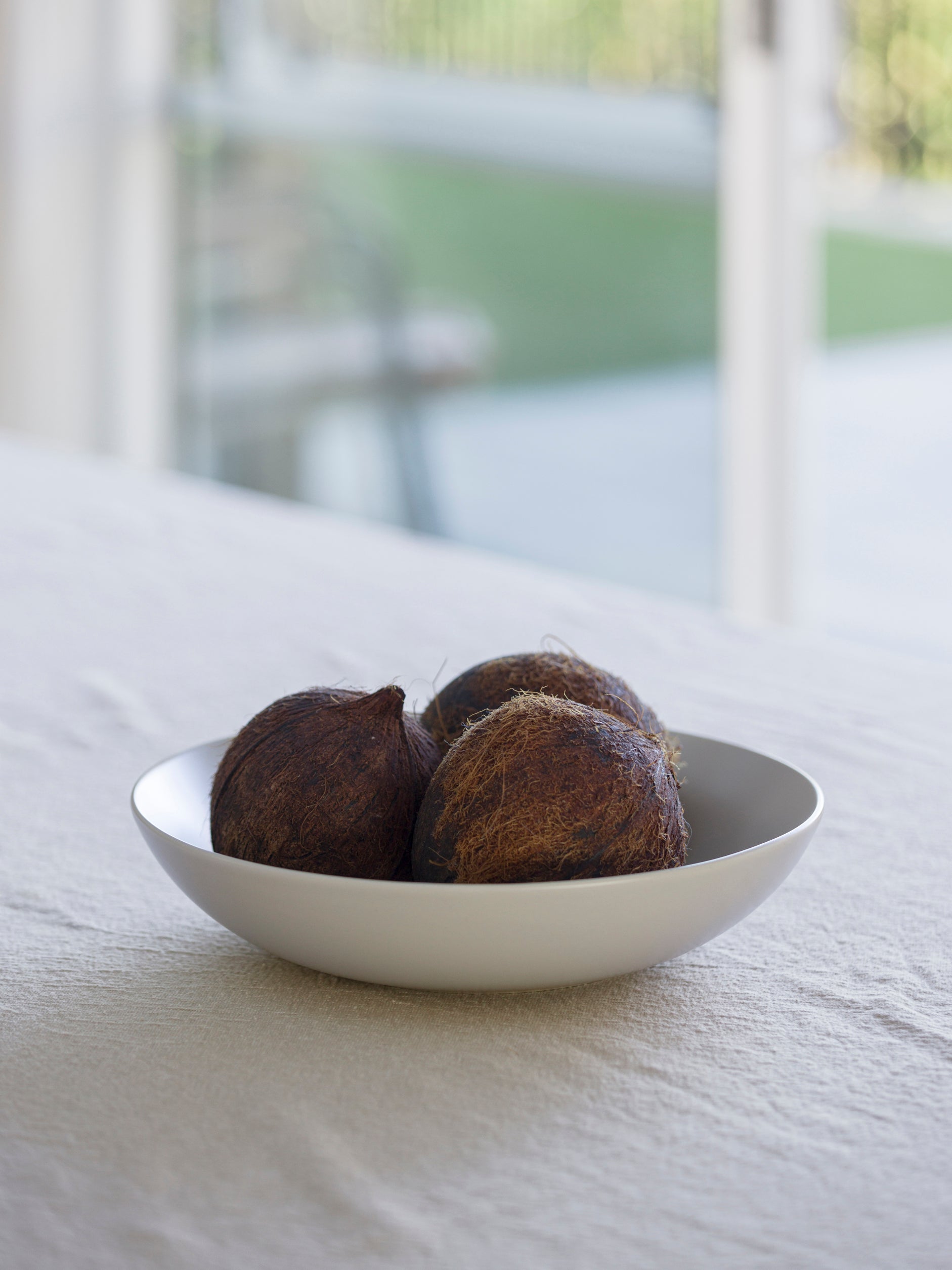 Porcelain Low Bowl White / Medium