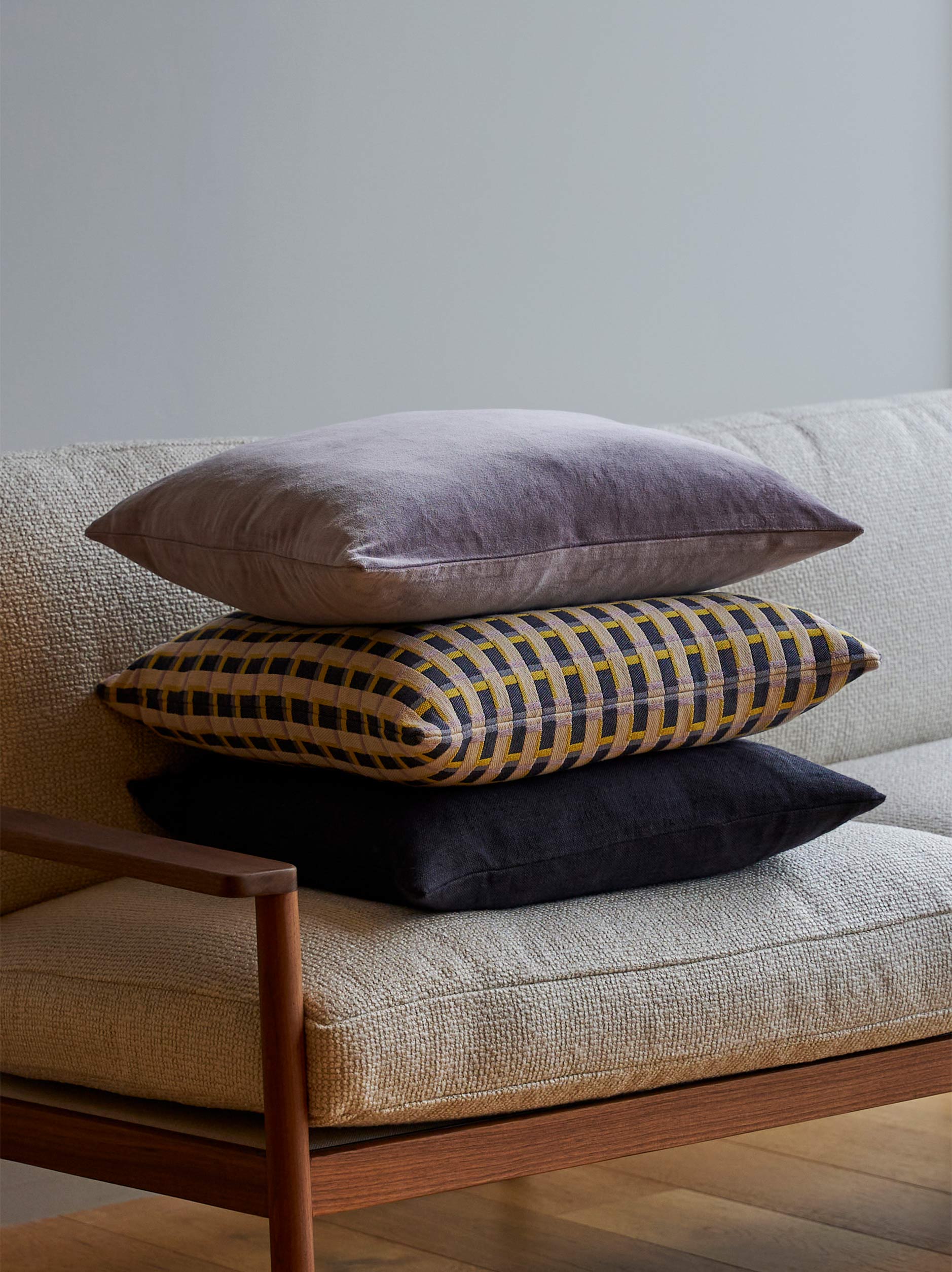 Velvet Cushion Cover Pansy / 55x45cm