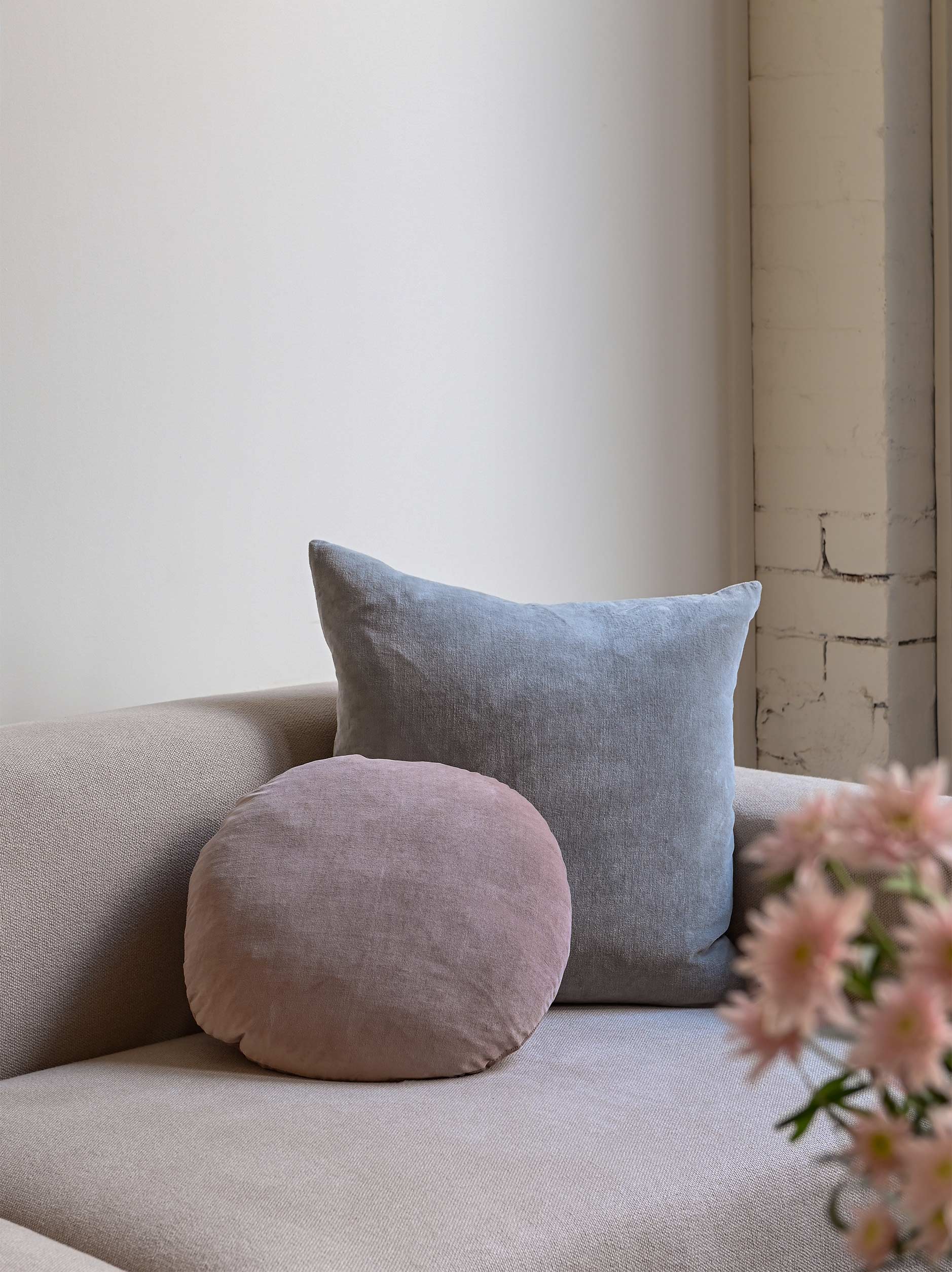 Velvet Round Cushion Cover Pansy / 45cmdia