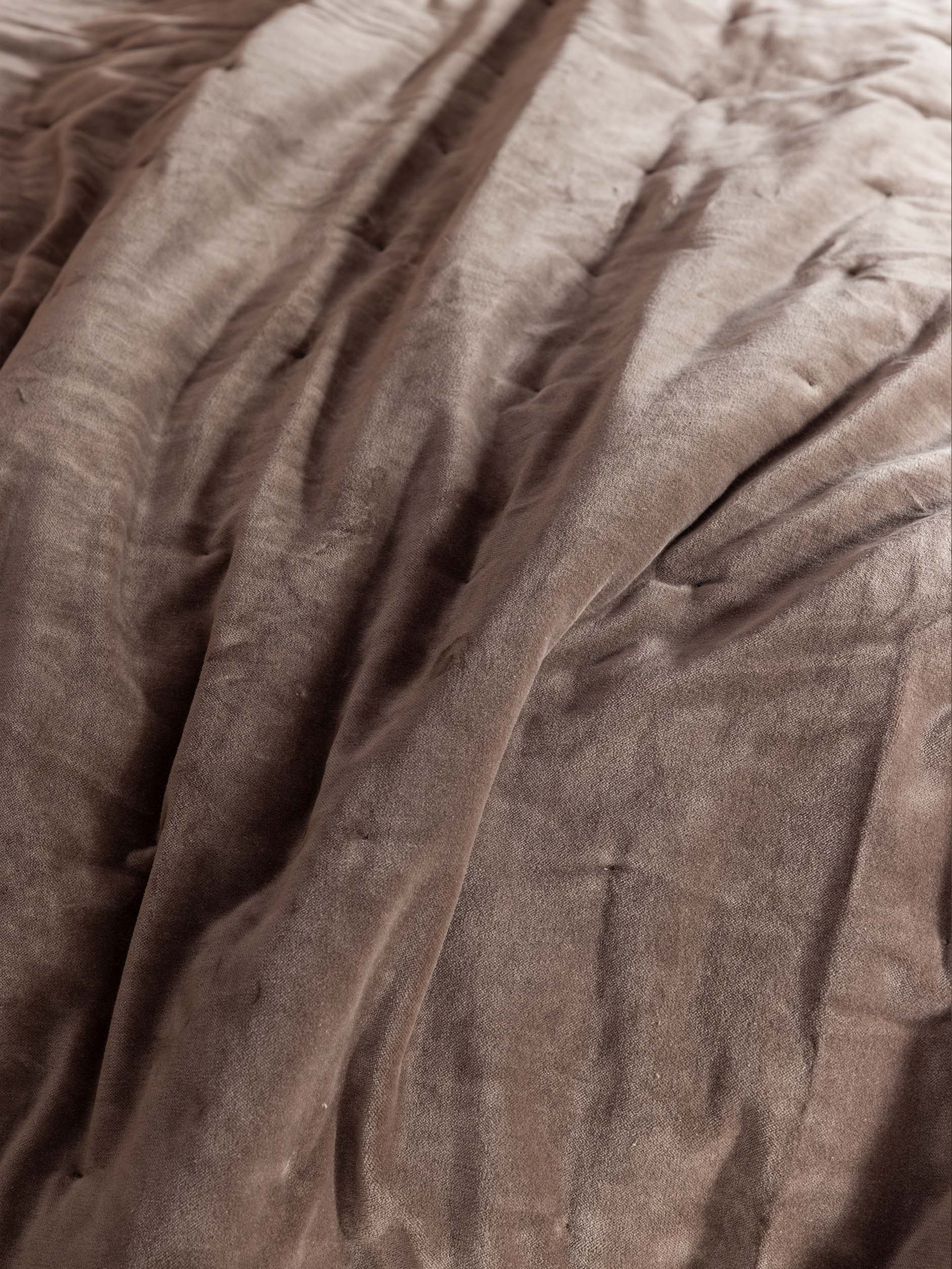 Velvet Quilt Doe / Queen