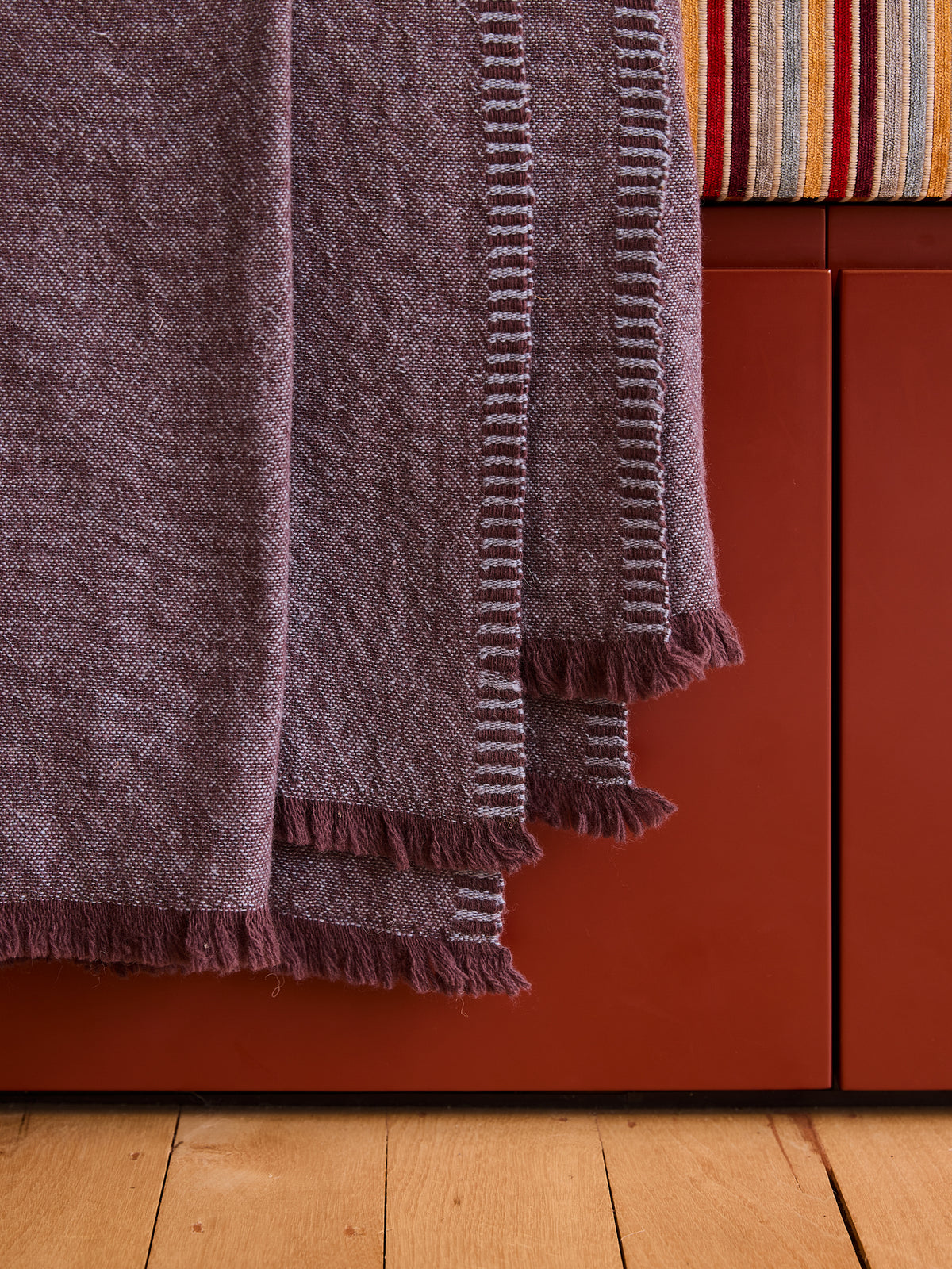 Oslo Lambswool Throw Mahogany/Periwinkle / 140x180cm