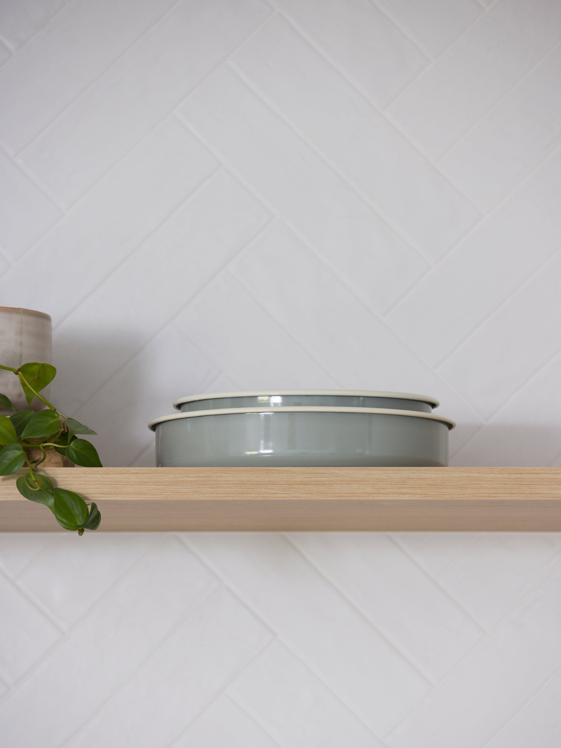 Enamel Round Baking Tray Dark Grey/Cream / Large