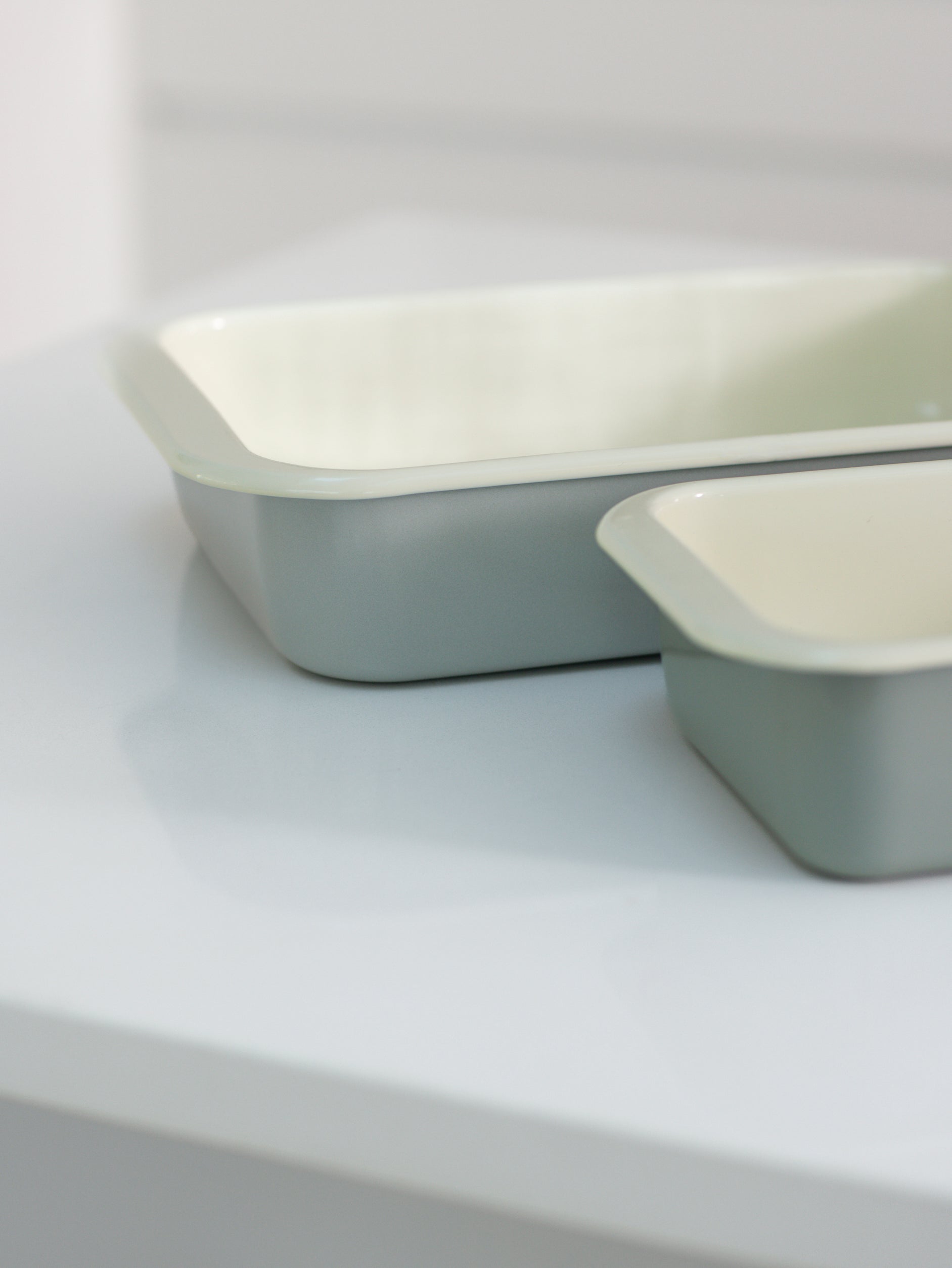 Enamel Baking Tray Dark Grey/Cream / Small