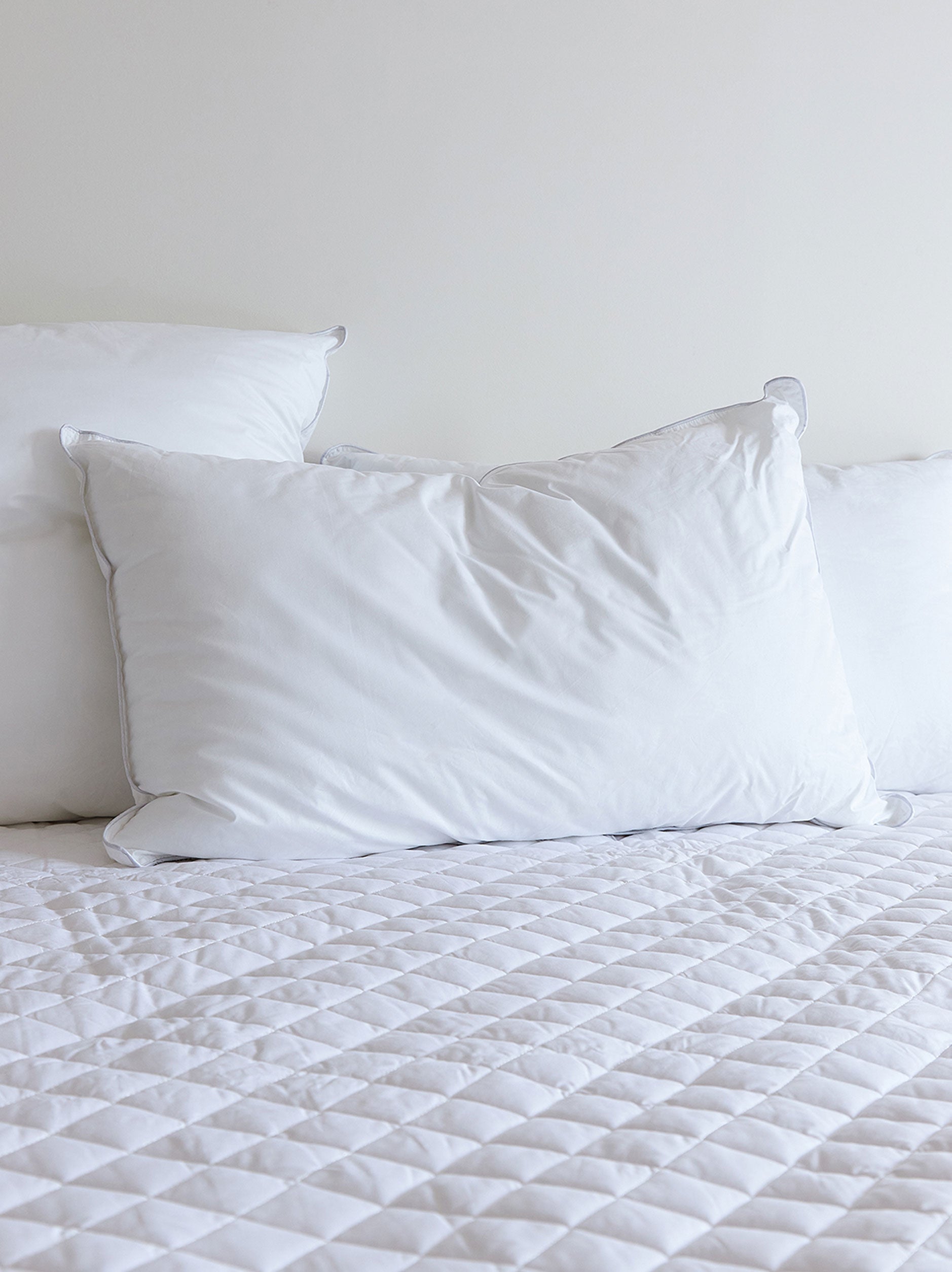 Microfibre Pillow Inner Extra Firm White / 76x50cm