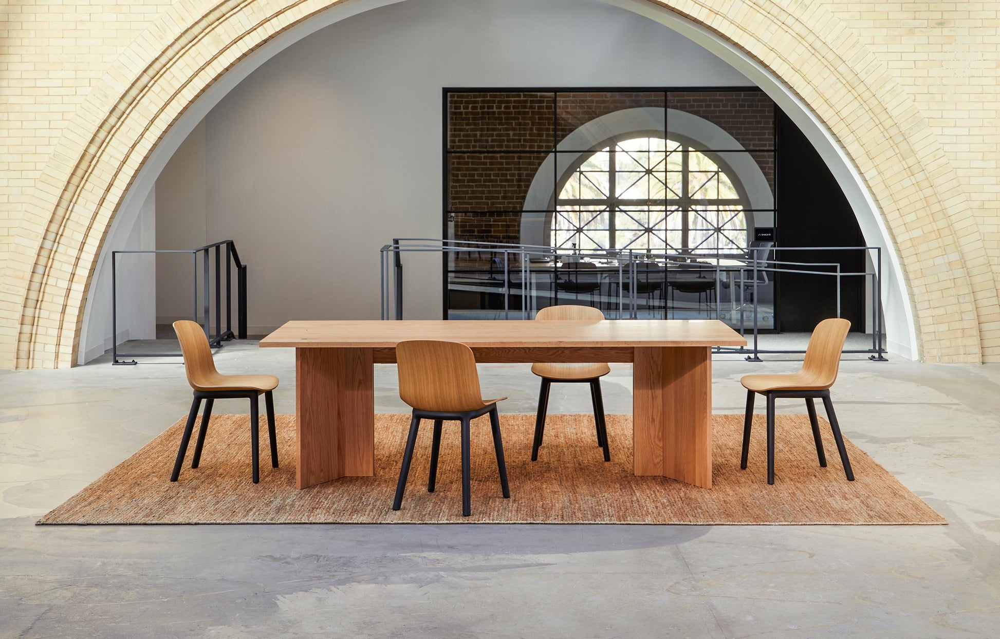 Tatamu Table Black / One Size