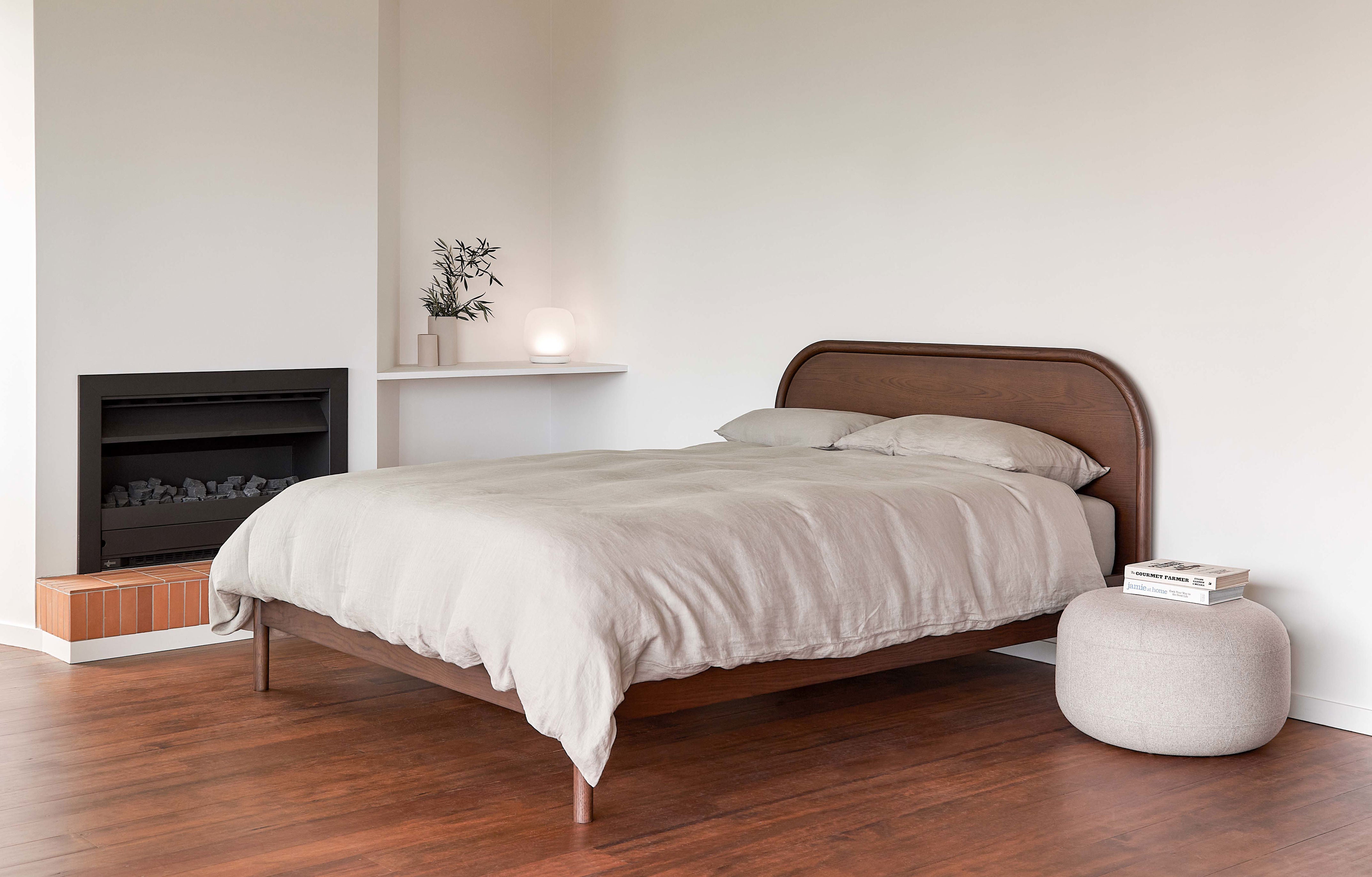 Arc Bed Dark Oak / Queen