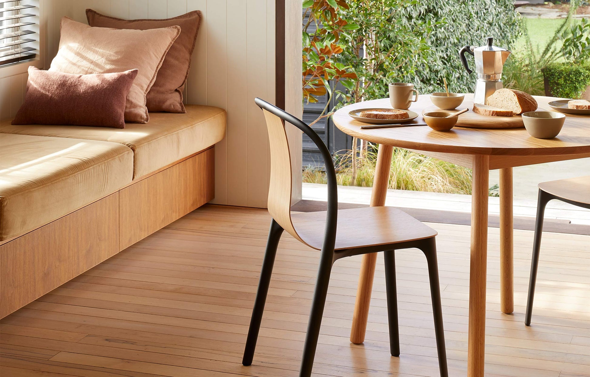 Radial Round Dining Table Oak / One Size