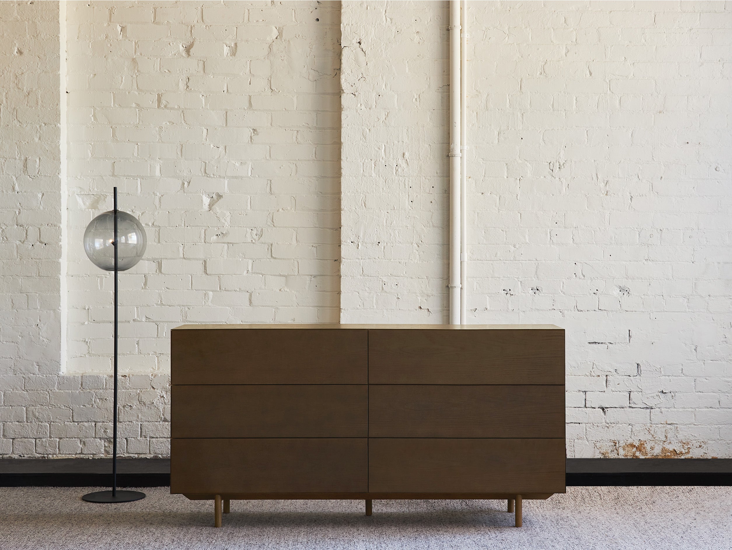 Compound Lowboy Smoked Oak / One Size