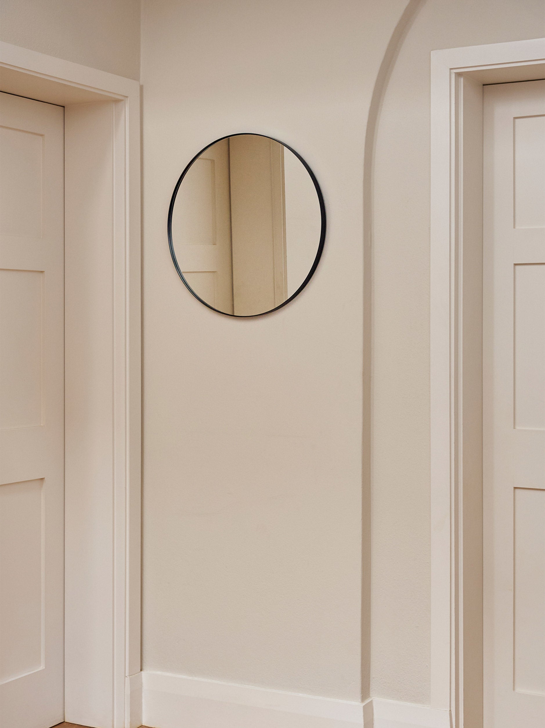Round Wall Mirror Black / 60diax3cm