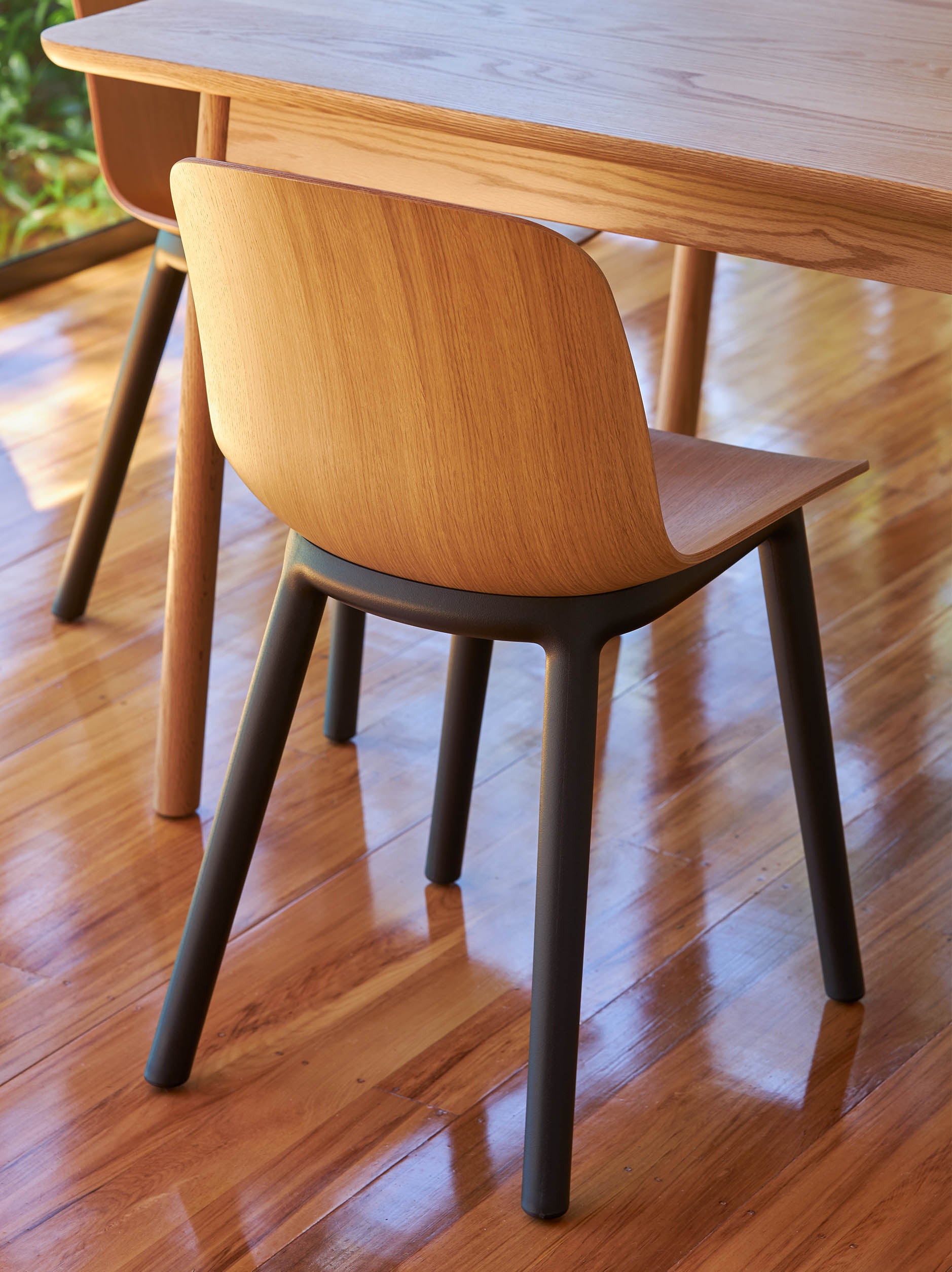 Acre Chair Eco Plastic Oak/Black / One Size