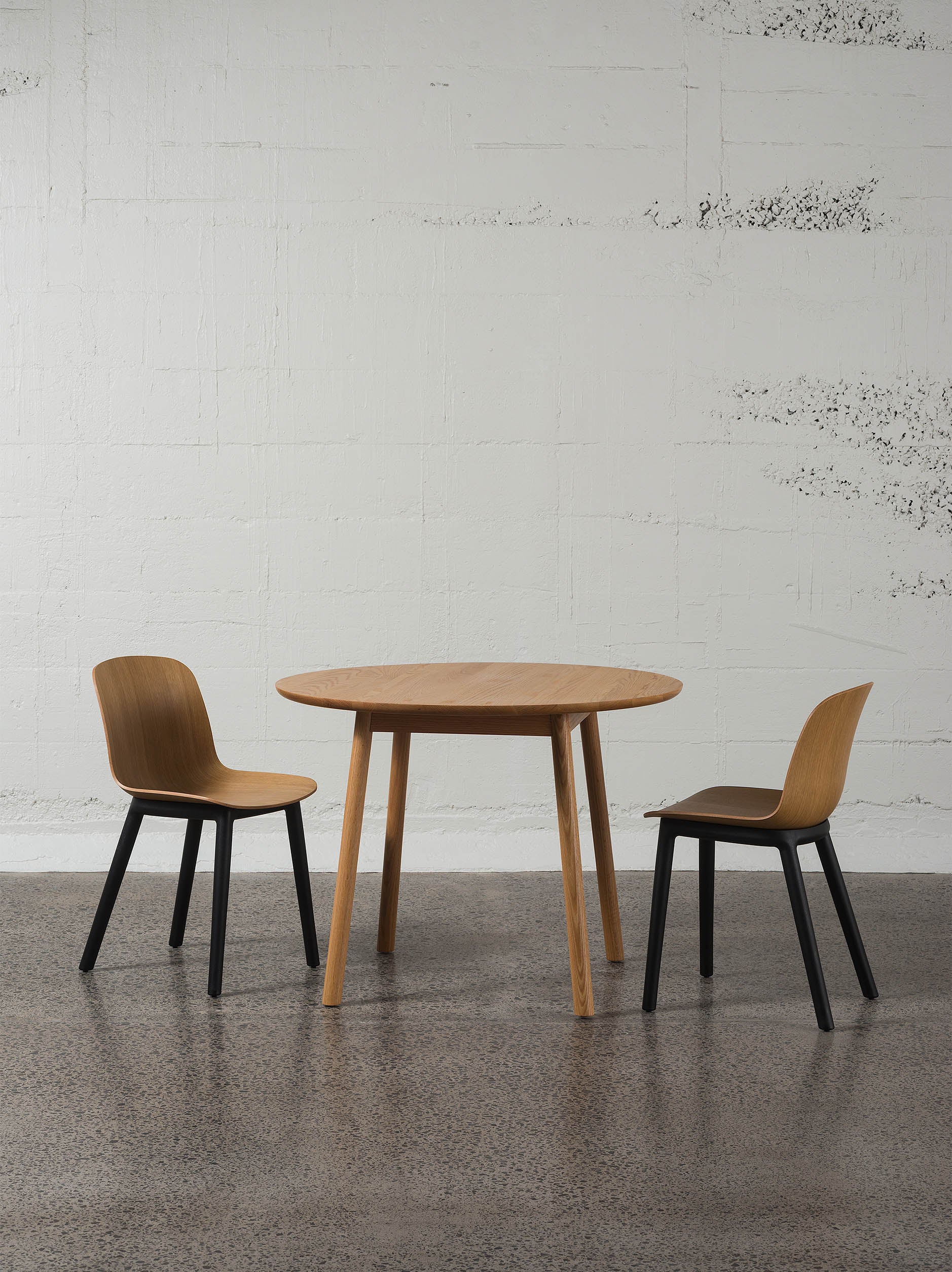 Acre Chair Eco Plastic Oak/Black / One Size