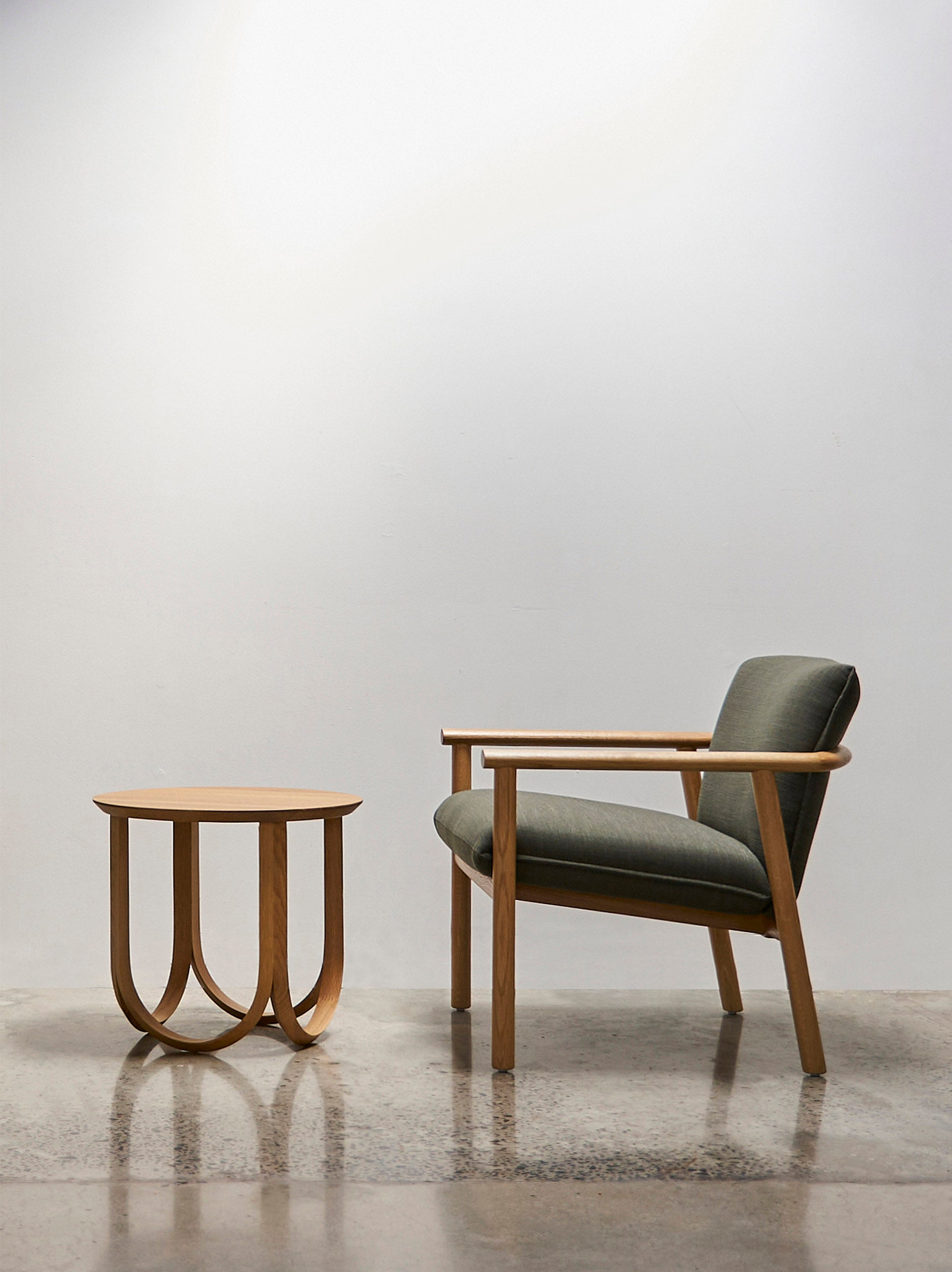 Label Armchair Low Oak/Olive / Low