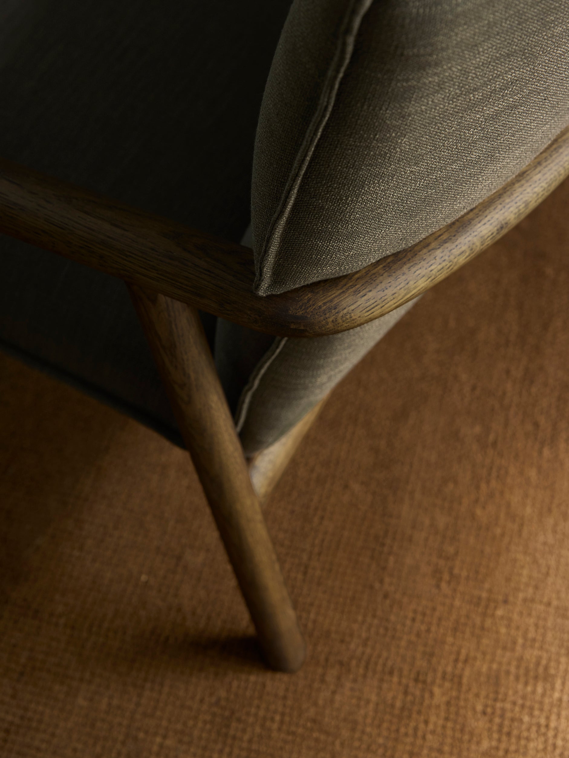 Label Armchair High Smoked Oak/Olive / High