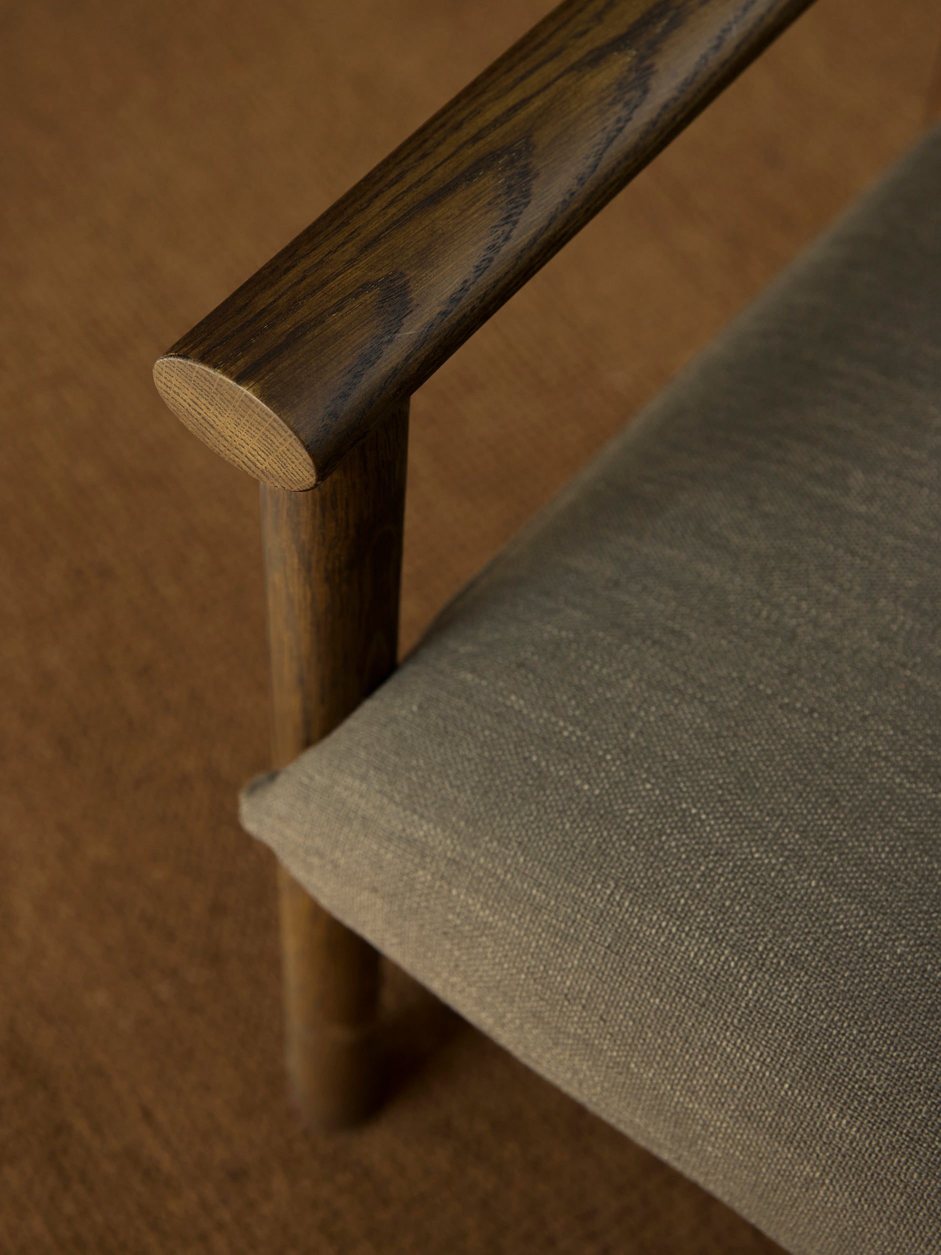 Label Armchair High Smoked Oak/Olive / High