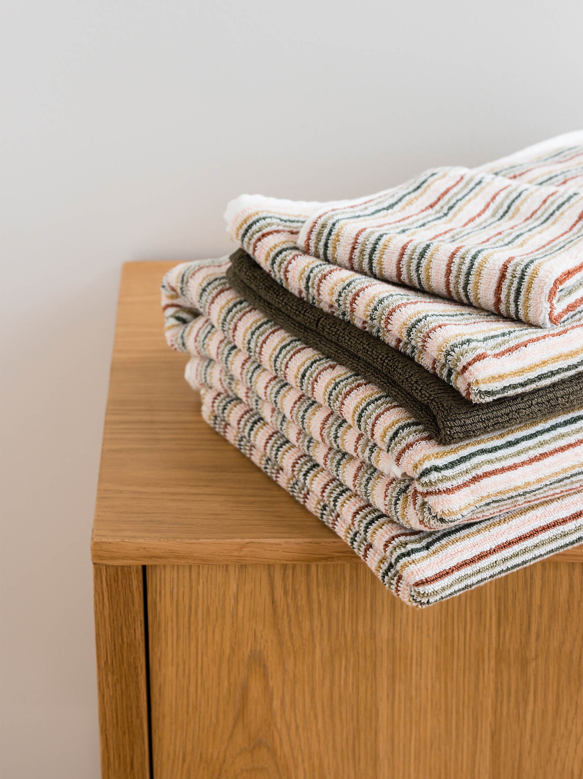 Alice Cotton Bath Towel Moss/Multi / Bath Towel