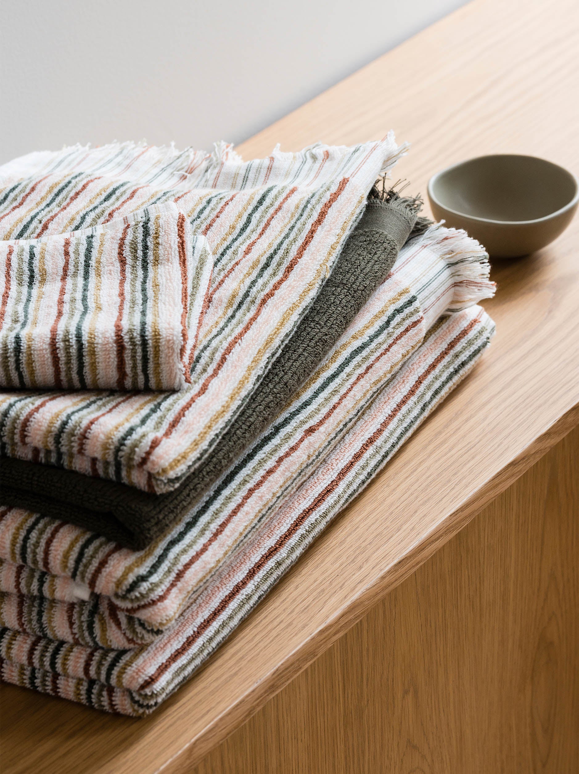 Alice Cotton Hand Towel Moss/Multi / Hand Towel