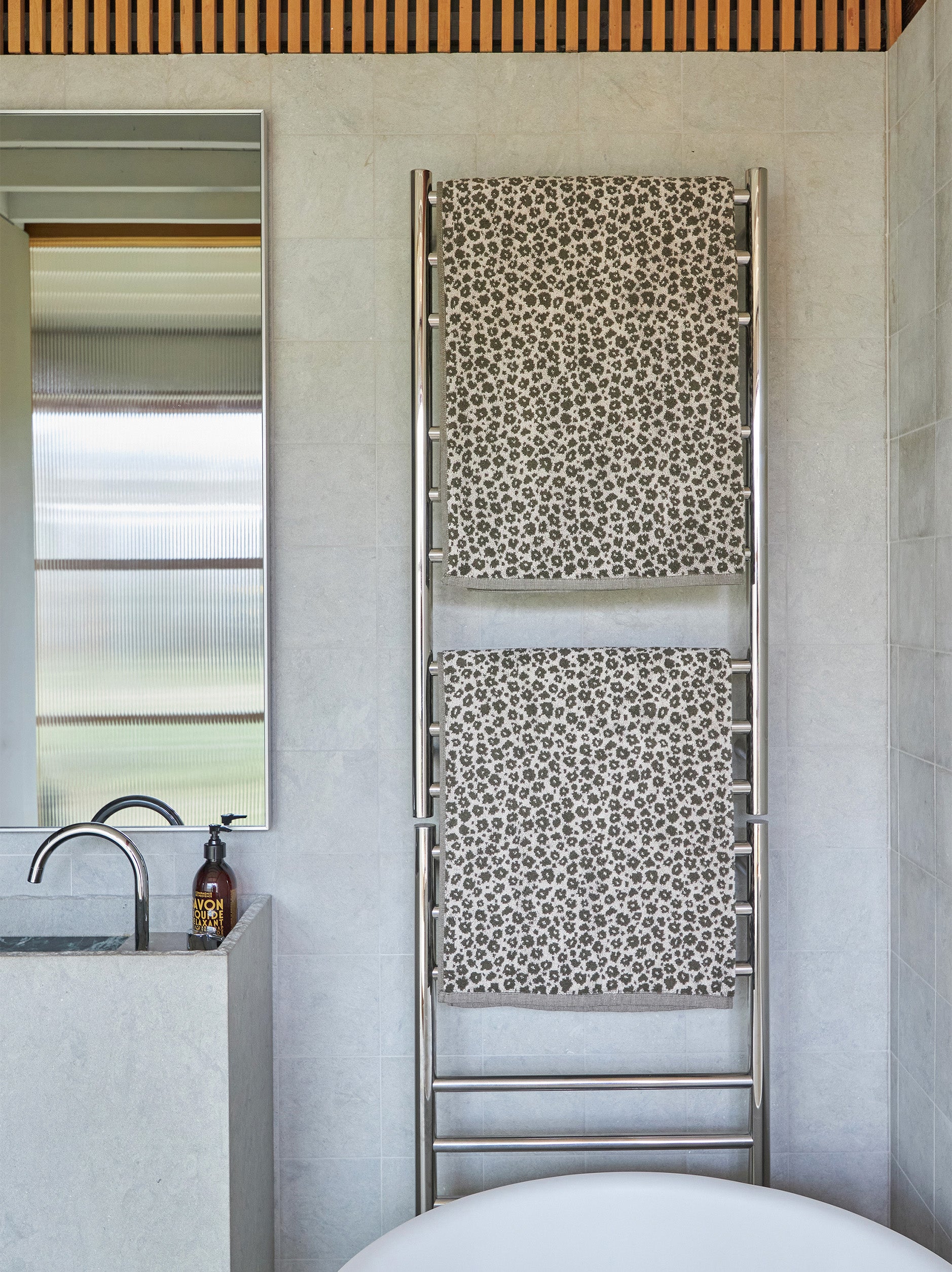 Forget Me Not Cotton Bath Towel Ivy/Oat / Bath Towel