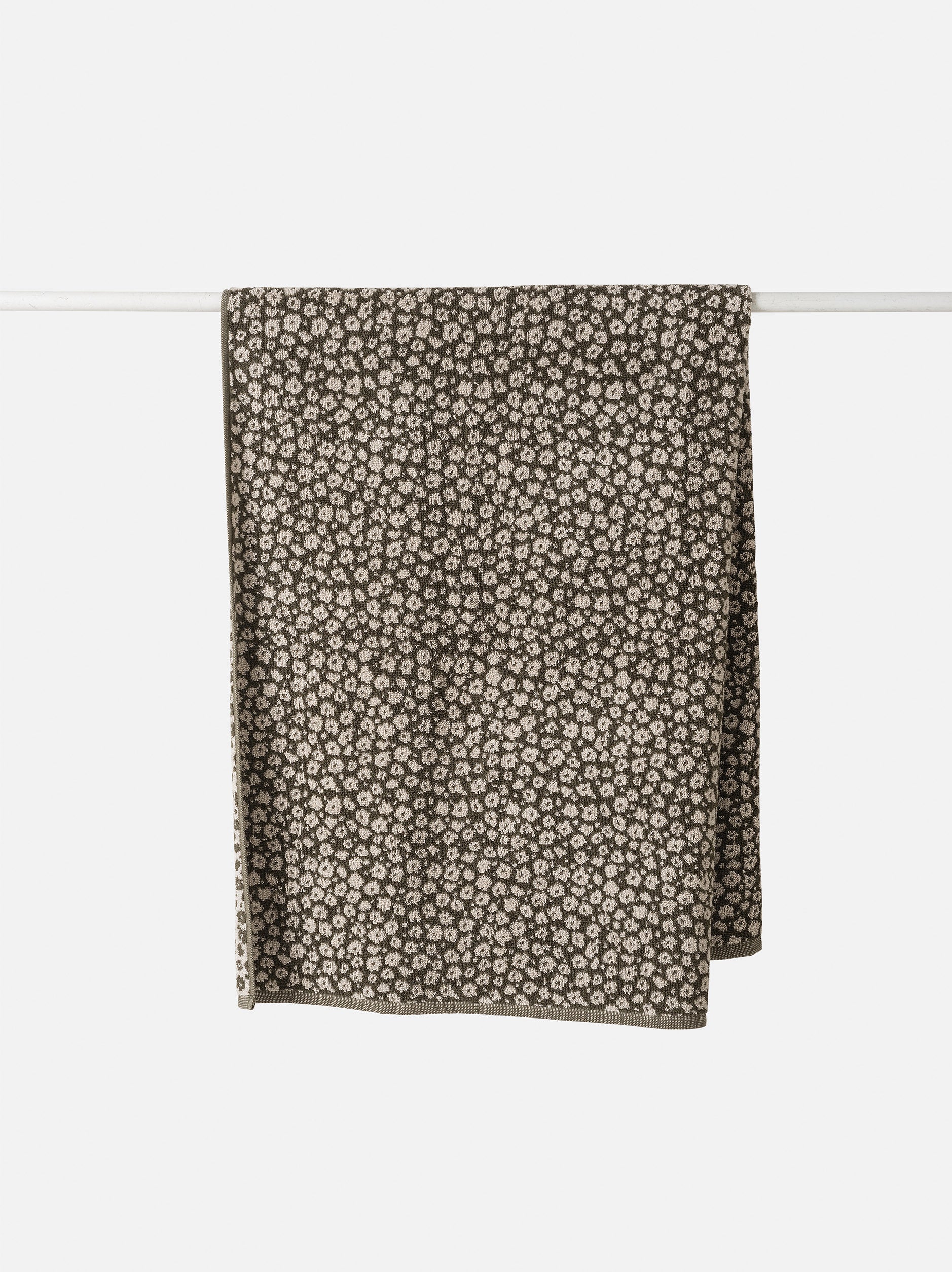 Forget Me Not Cotton Bath Towel Ivy/Oat / Bath Towel