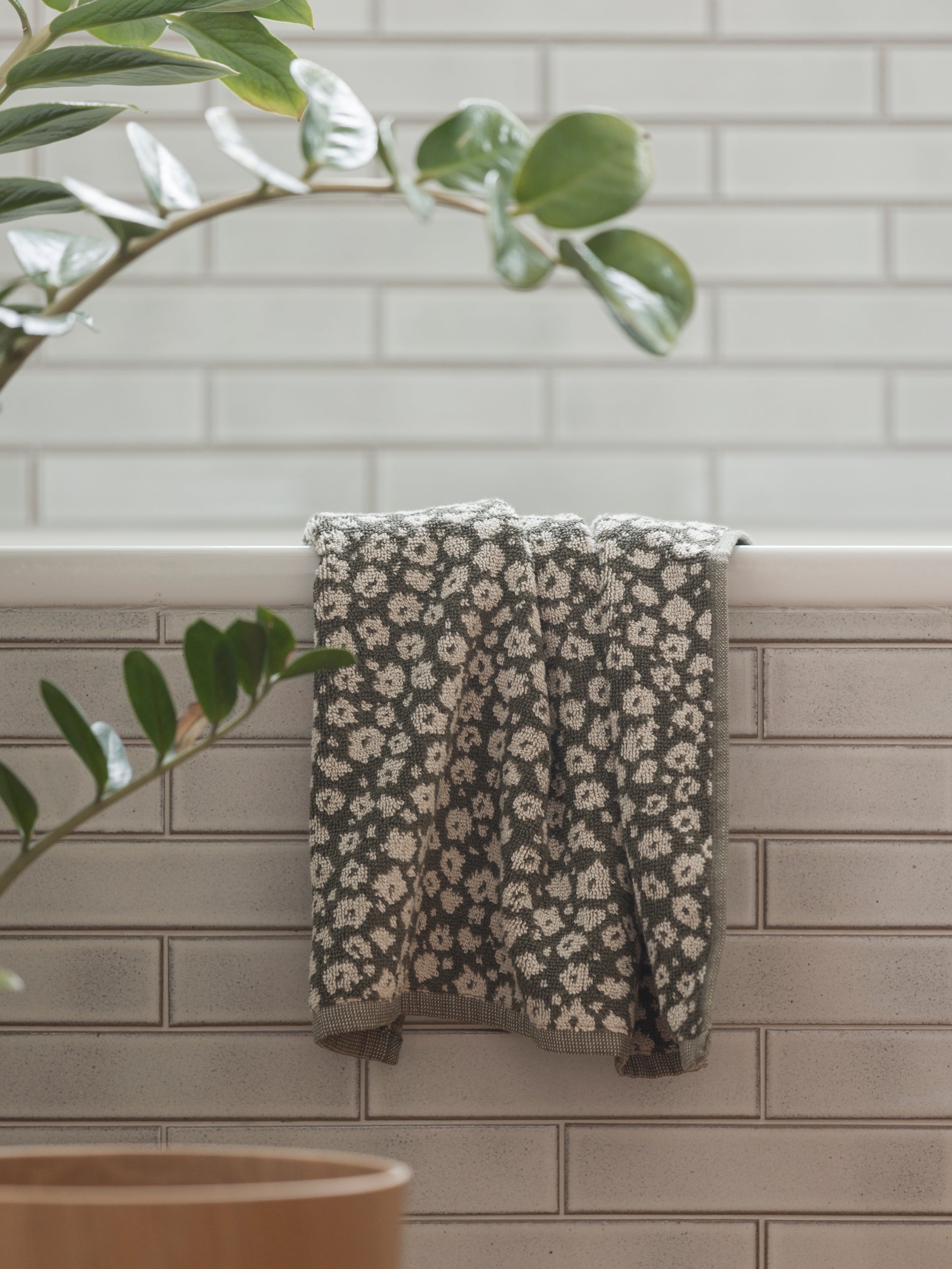 Forget Me Not Cotton Hand Towel Ivy/Oat / Hand Towel