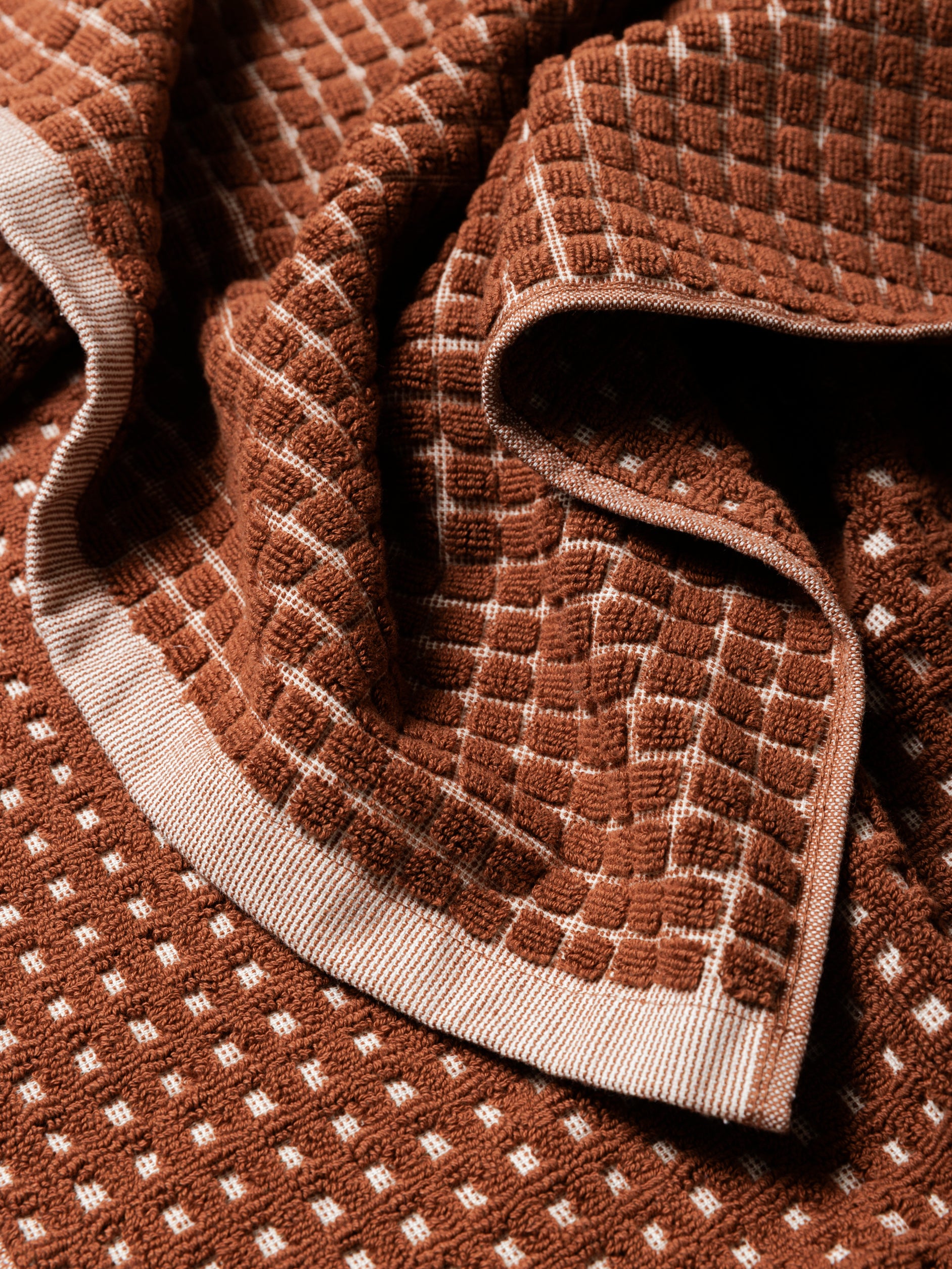 Nero Cotton Towel Range Paprika/Cream / Bath Towel