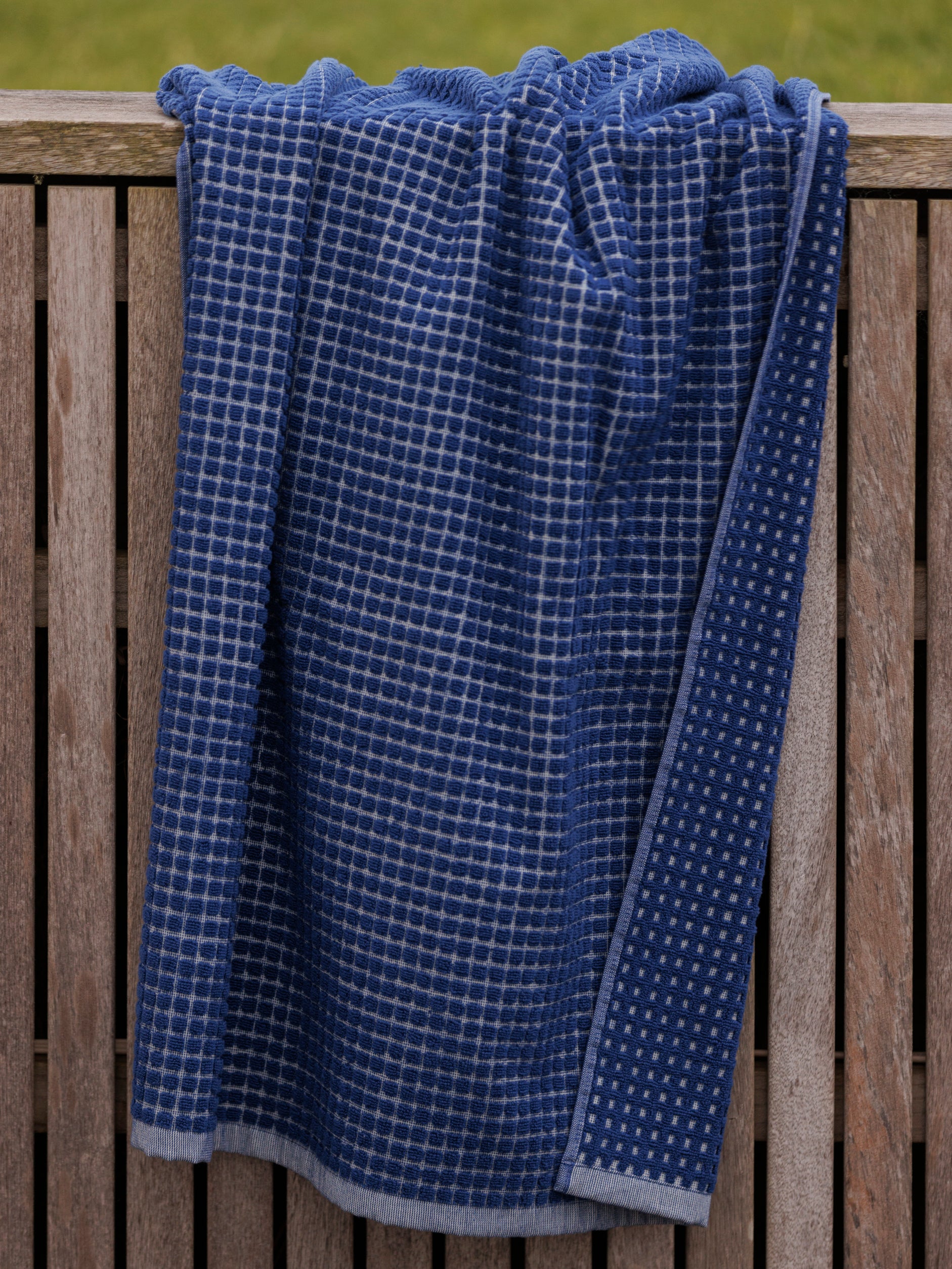 Nero Cotton Towel Range Cobalt/Cream / Bath Towel