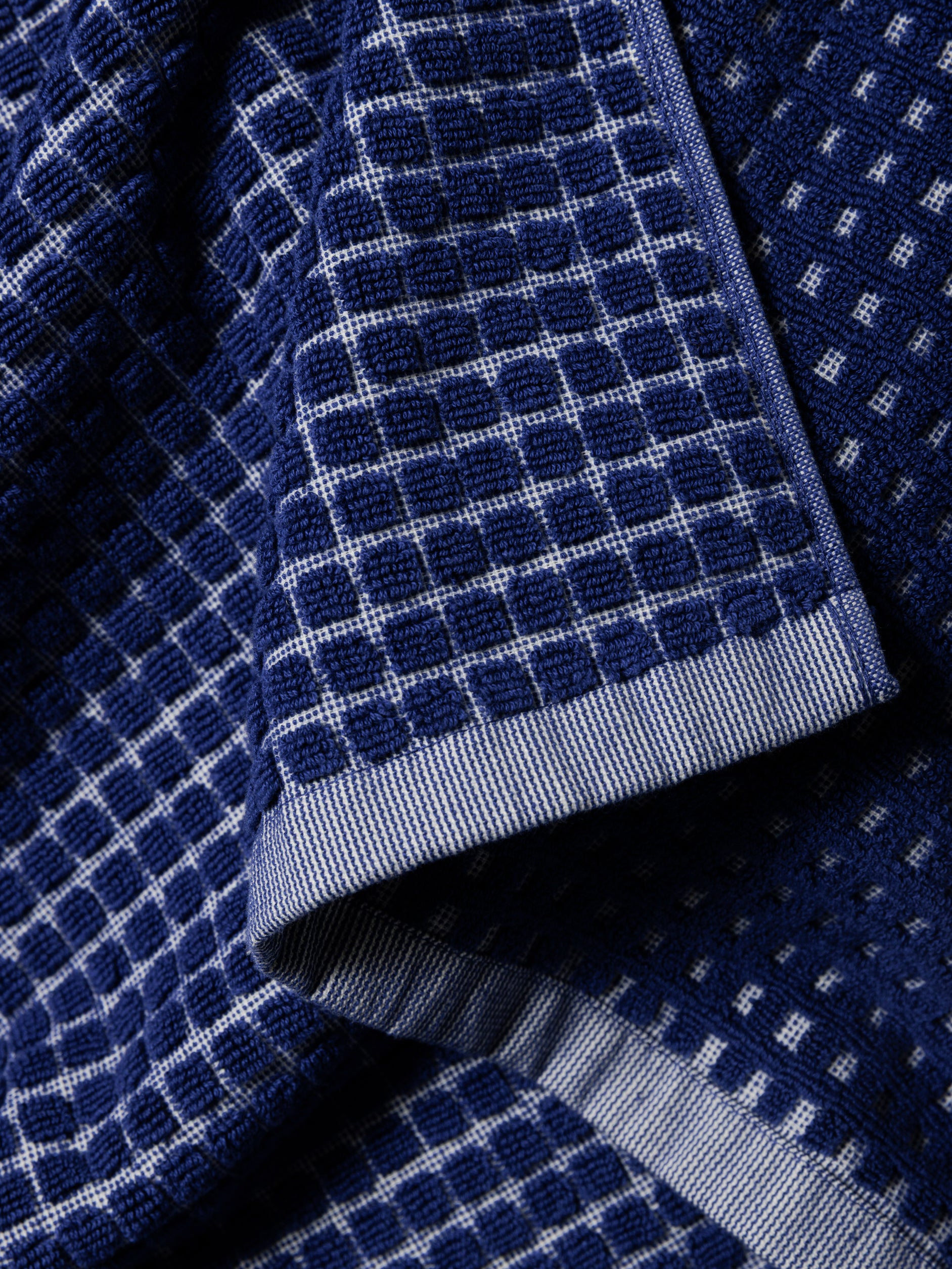 Nero Cotton Towel Range Cobalt/Cream / Bath Towel