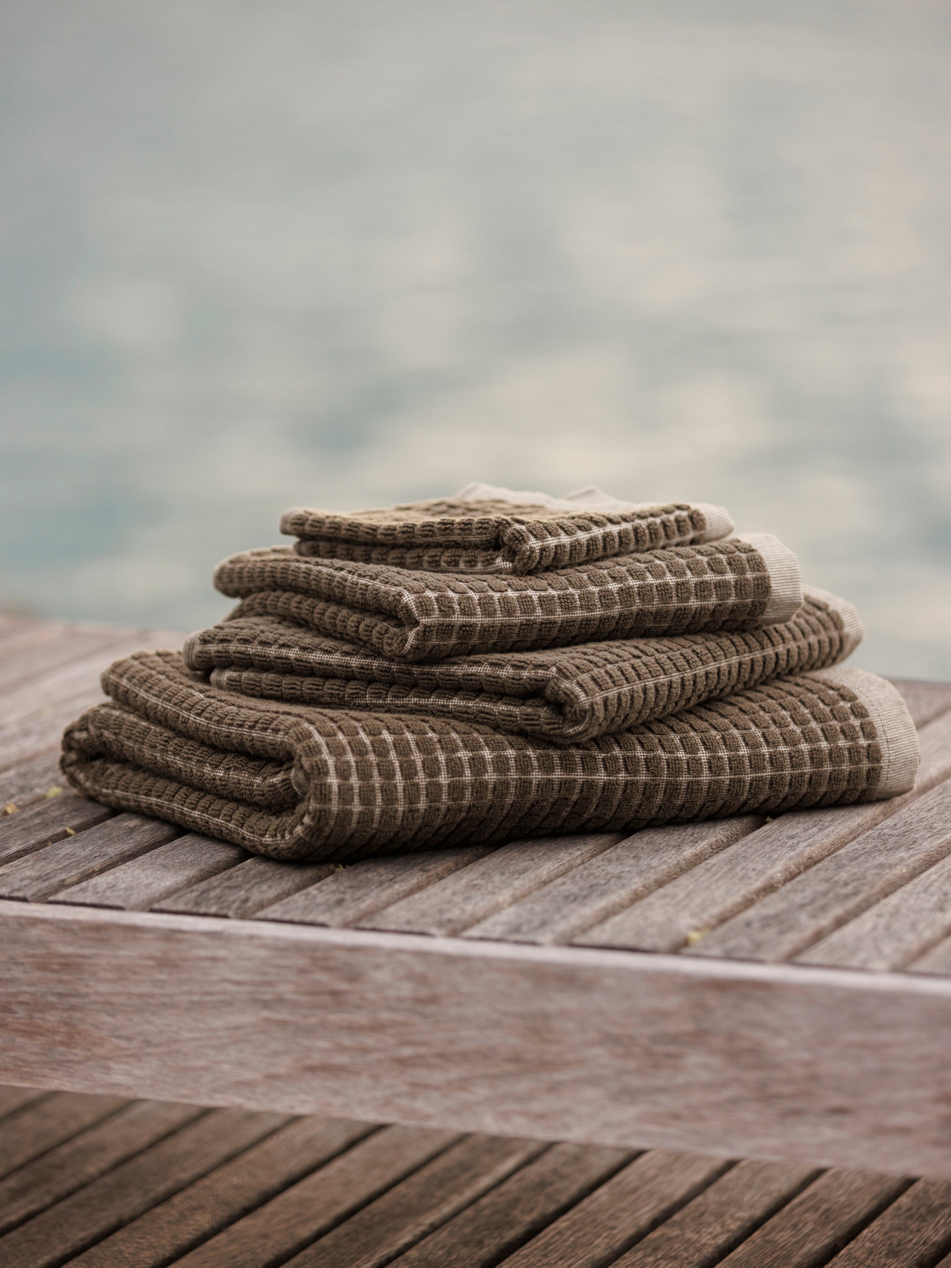 Nero Cotton Towel Range Ivy/Cream / Hand Towel