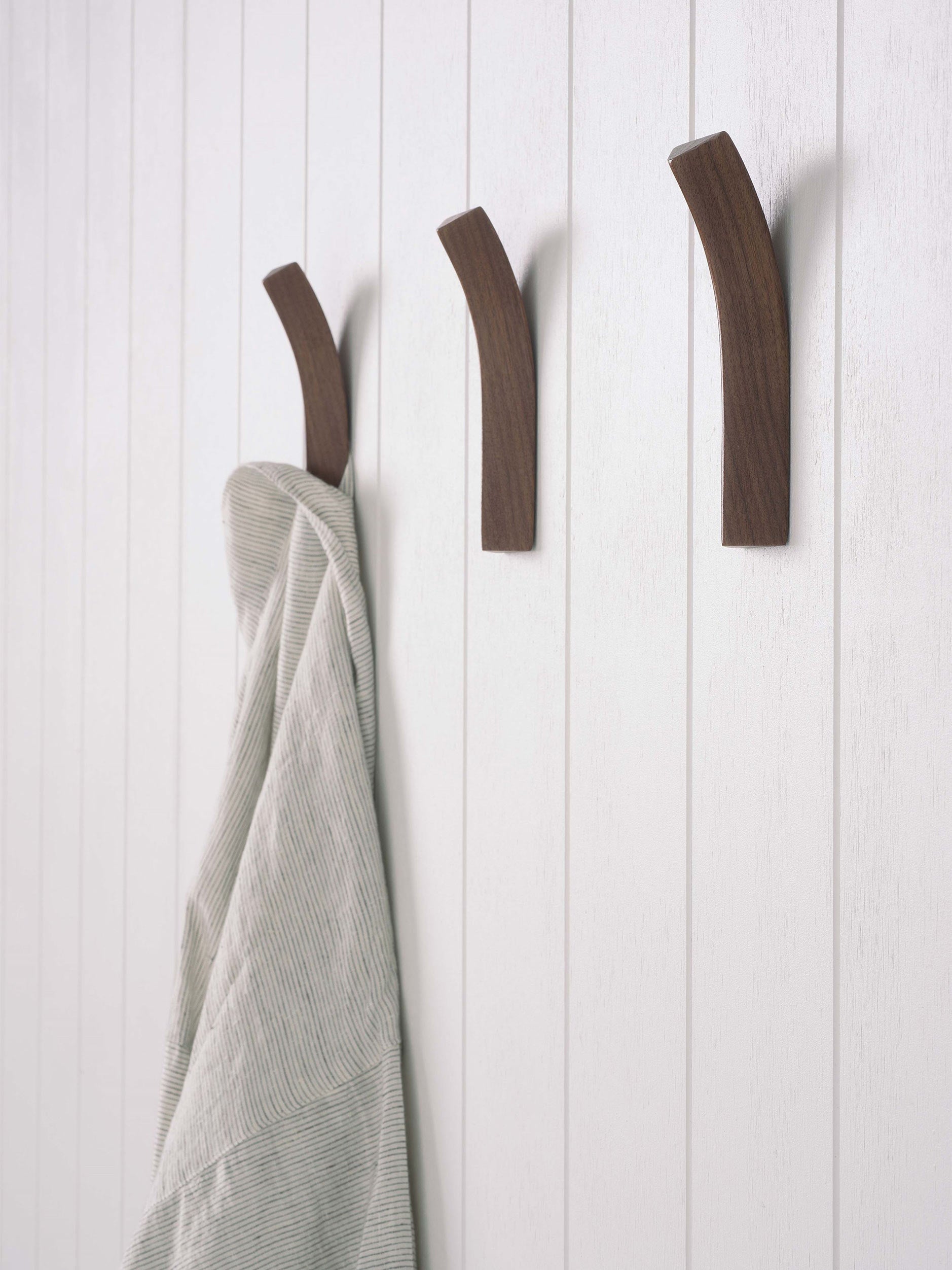 Bow Wall Hook Walnut / One Size