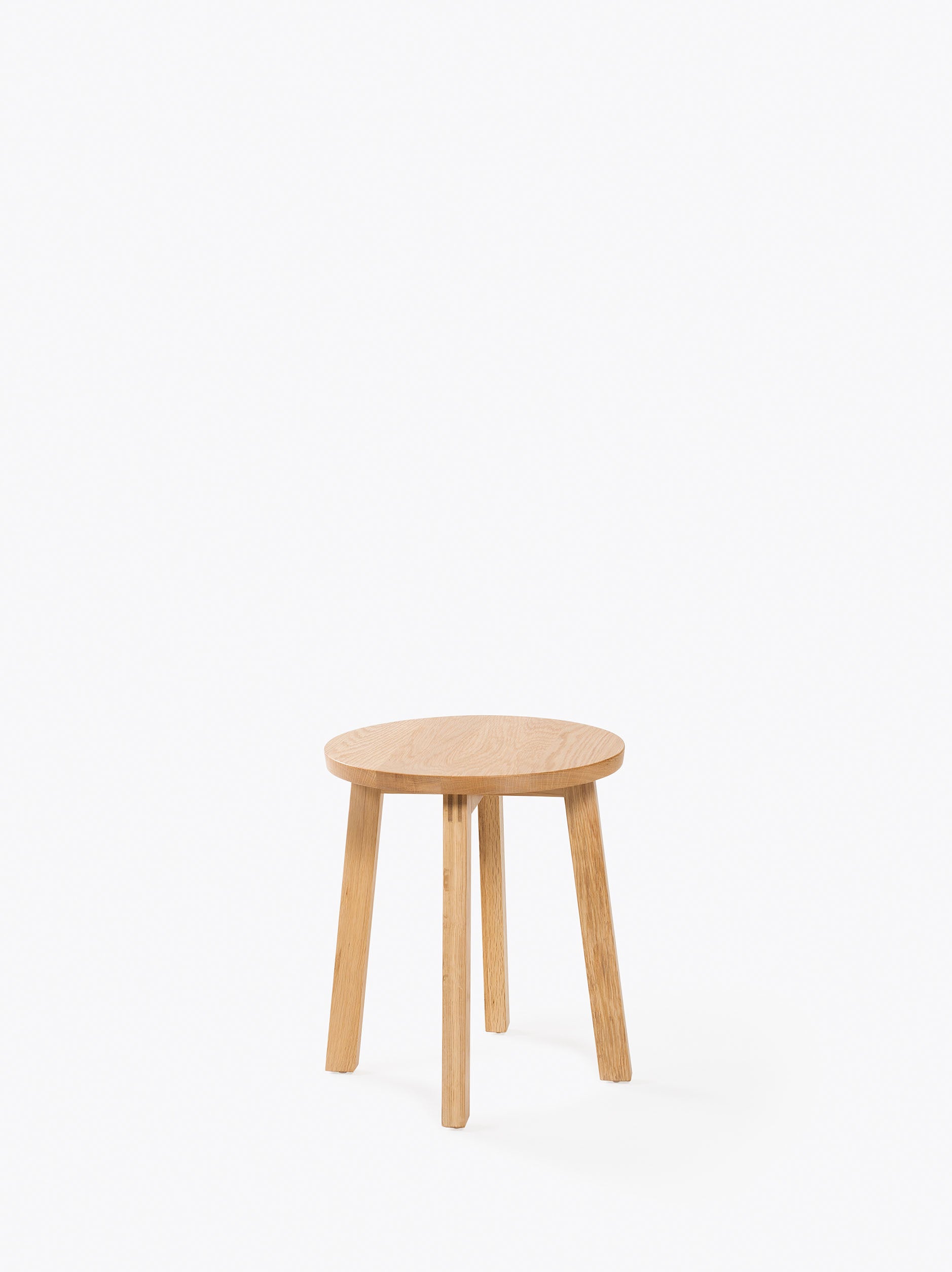 Hut Low Stool Oak / 43cmh