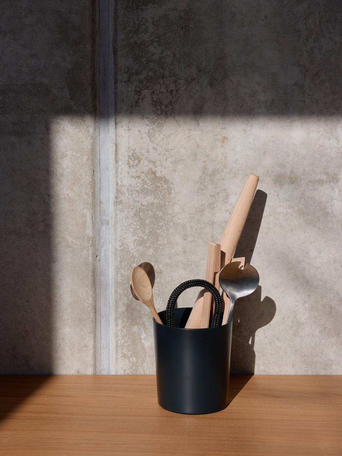 Tether Bucket Black / One Size