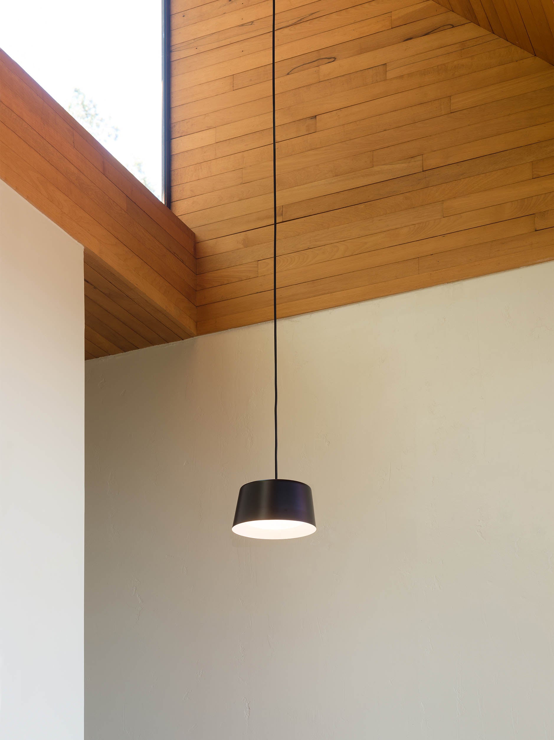 Ellipse Pendant Tall Black / Small