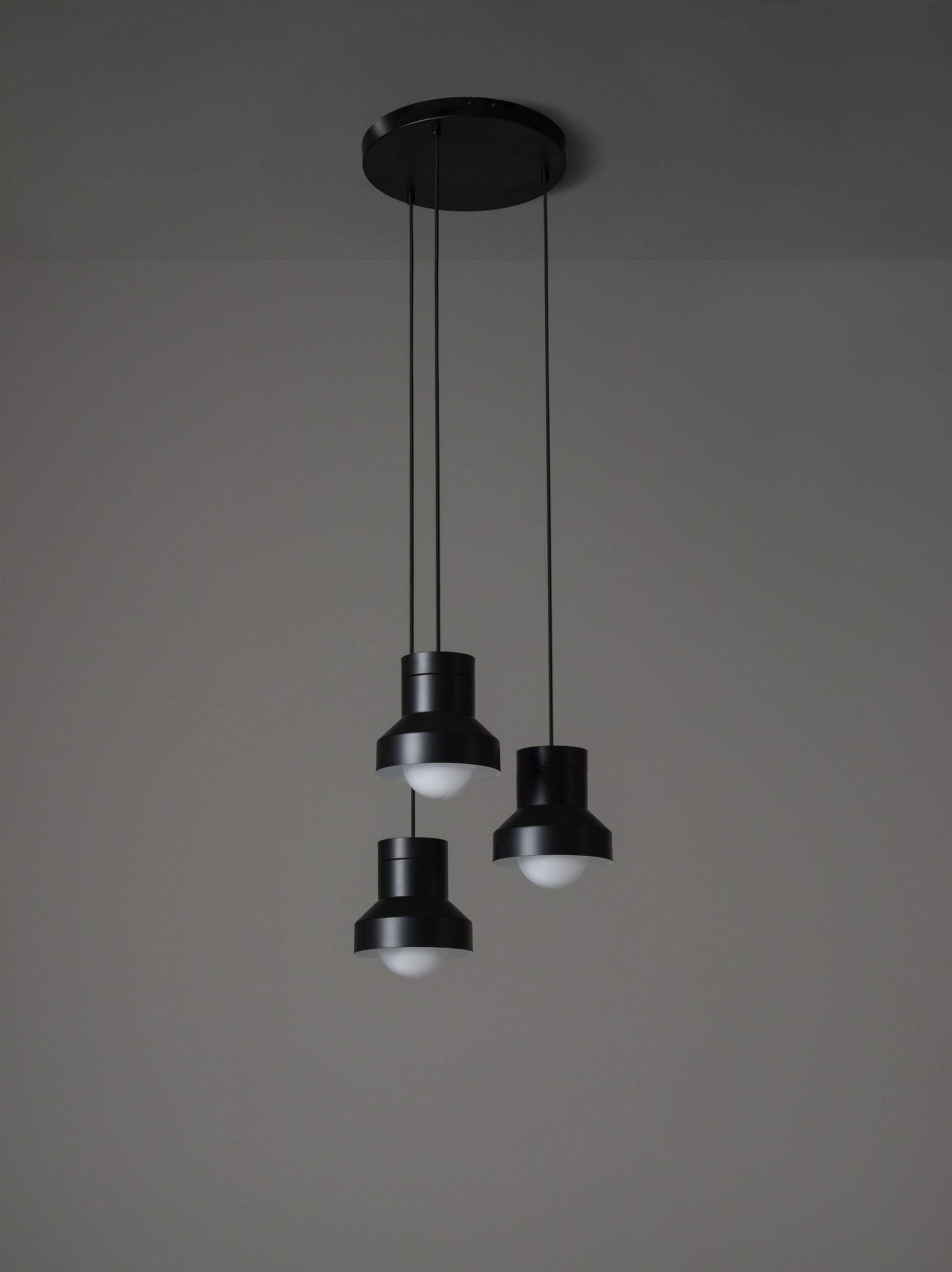 Pendant 45 Rose Black / One Size