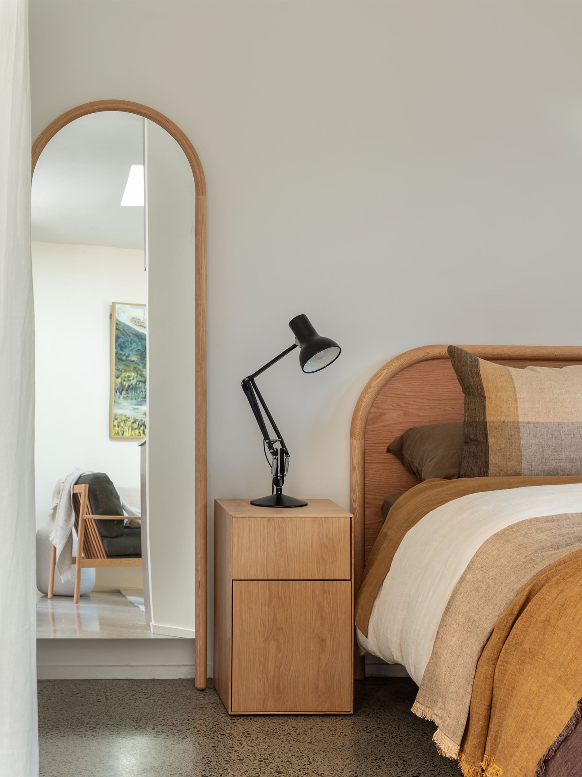Plinth Bedside Left Hand Oak / One Size/Left Hand