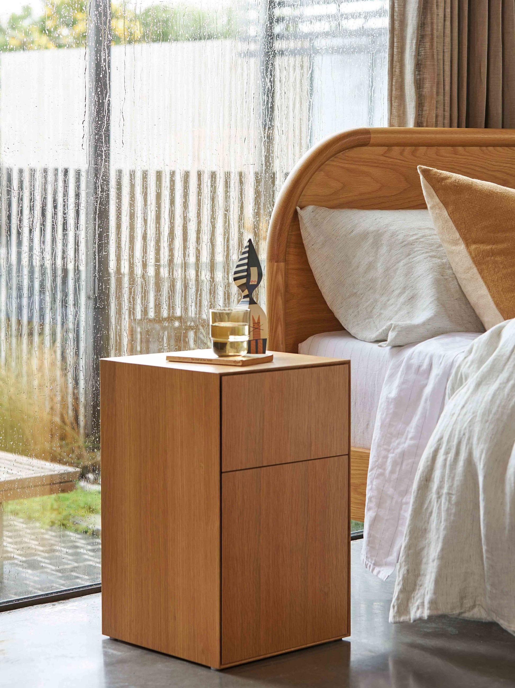 Plinth Bedside Left Hand Oak / One Size/Left Hand