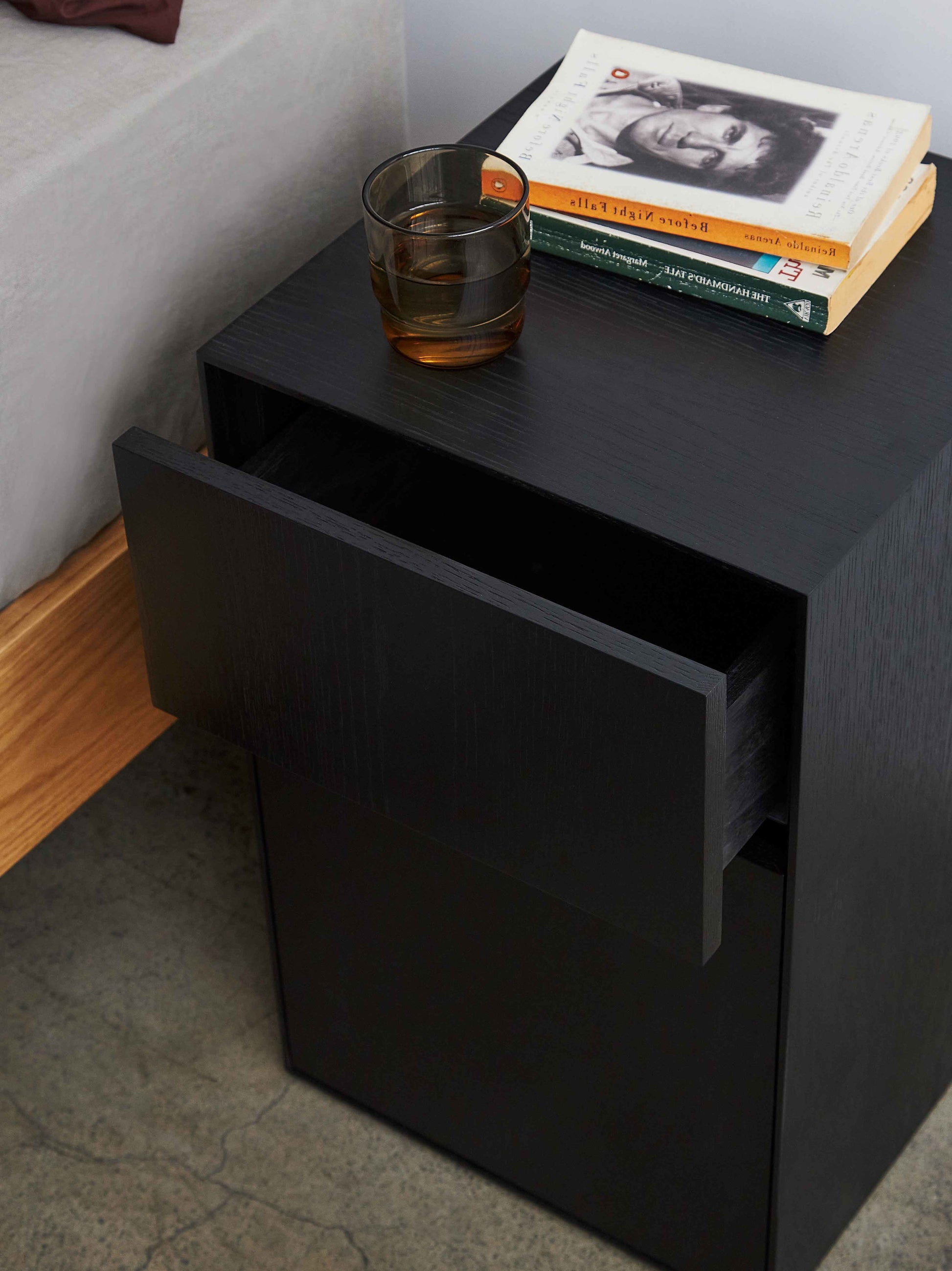 Plinth Bedside Right Hand Black / One Size/Right Hand