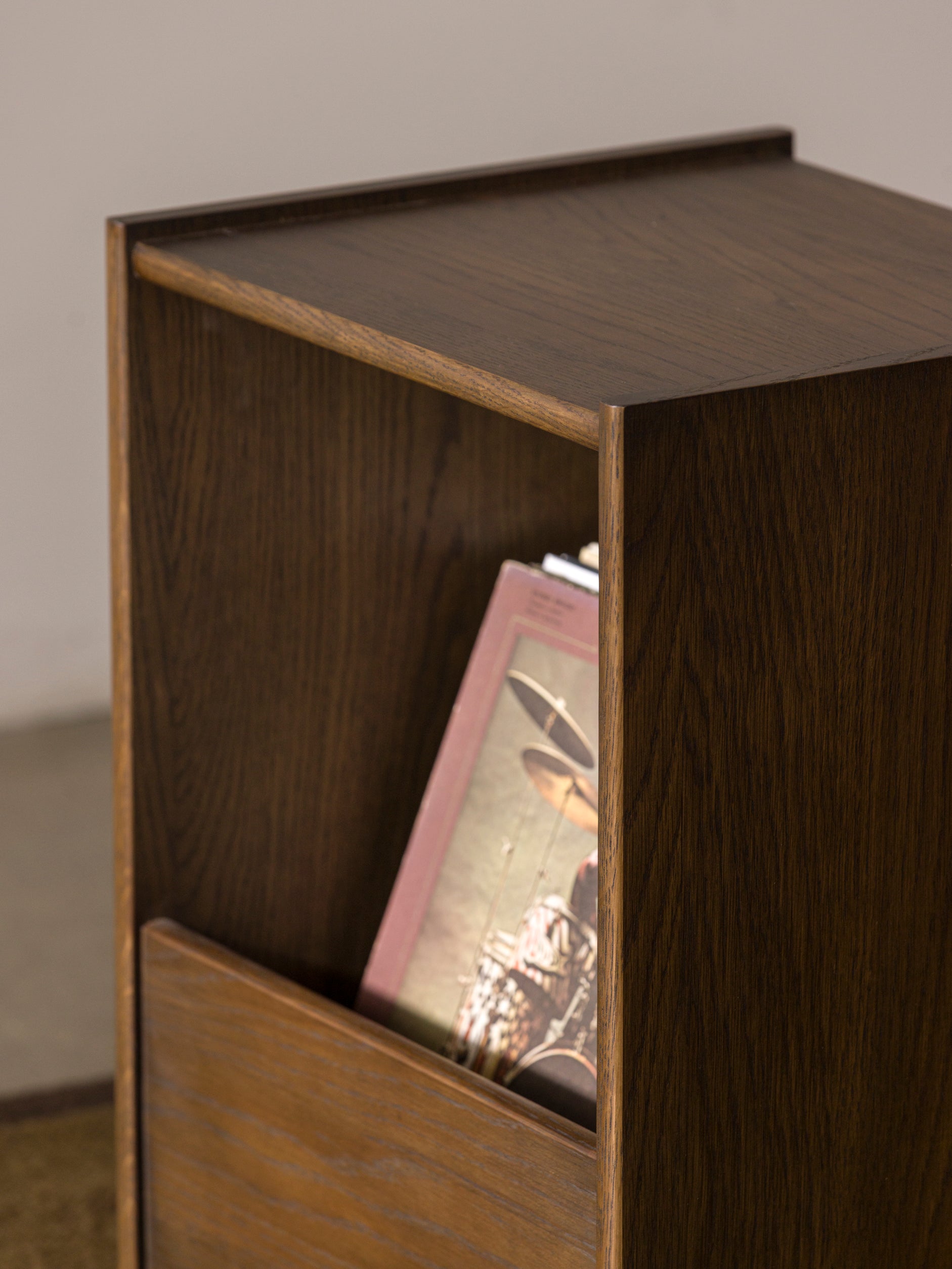 Switch Sidetable Smoked Oak / One Size