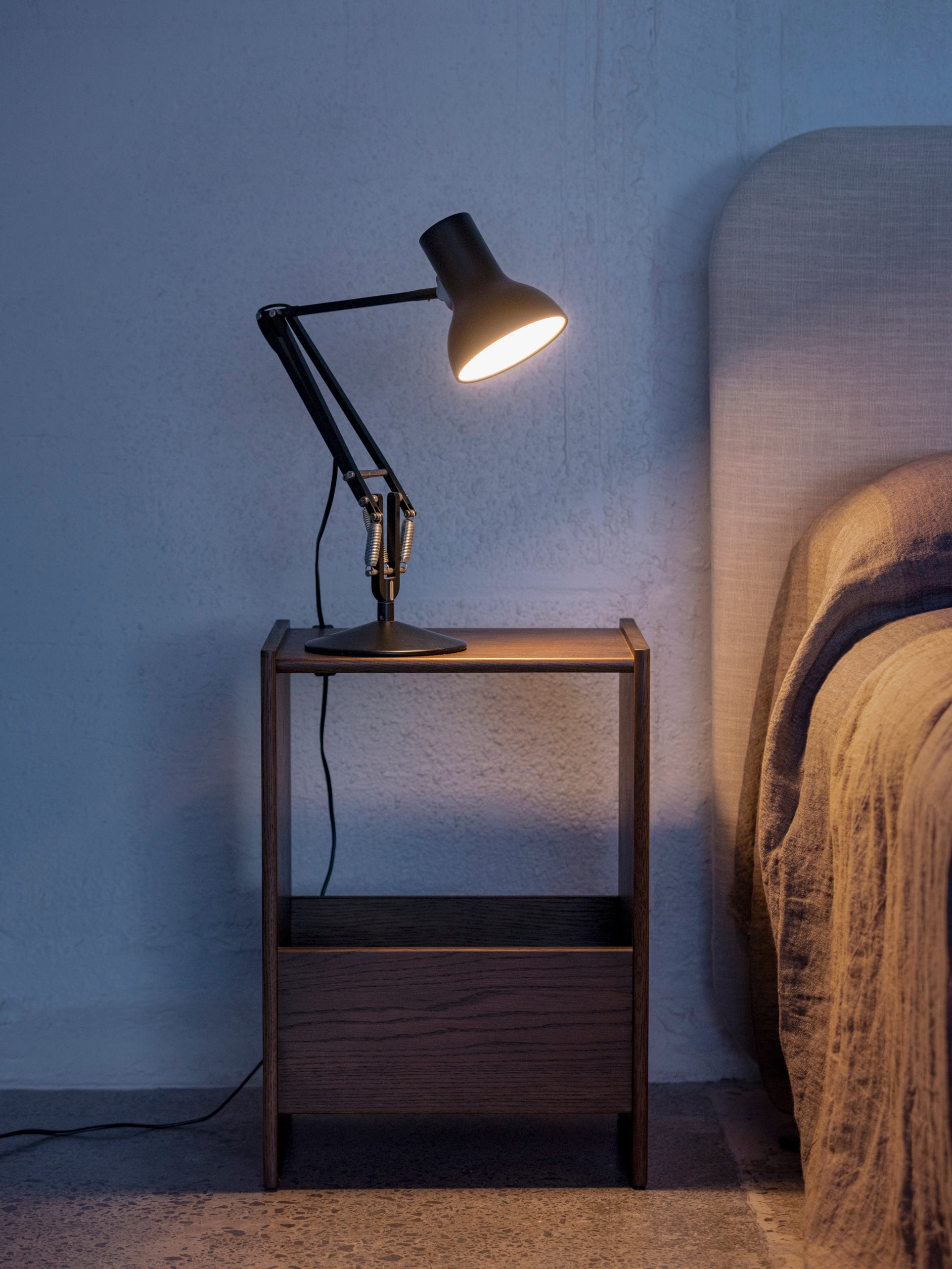 Switch Sidetable Smoked Oak / One Size