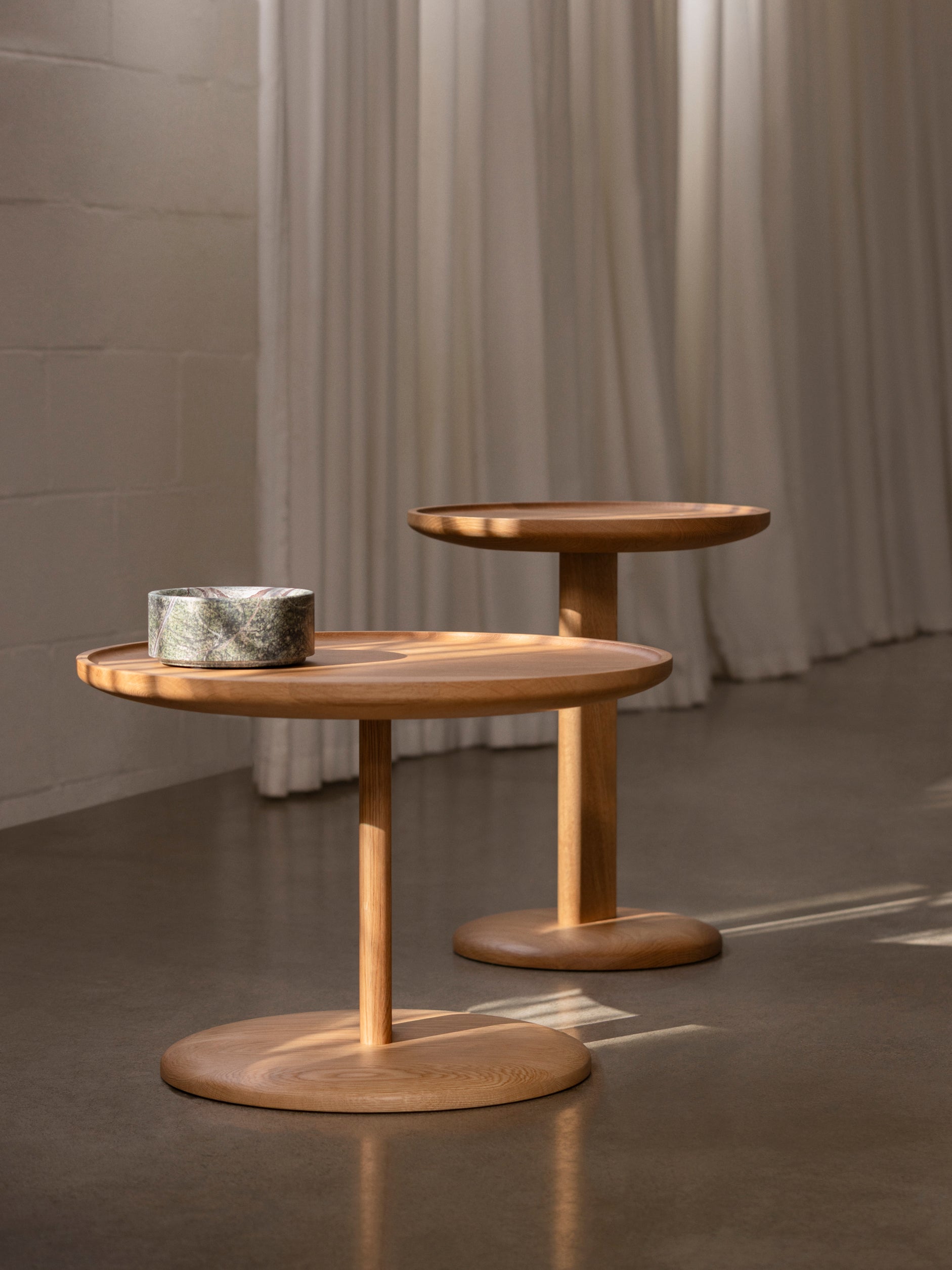 Lily Side Table Oak / Medium