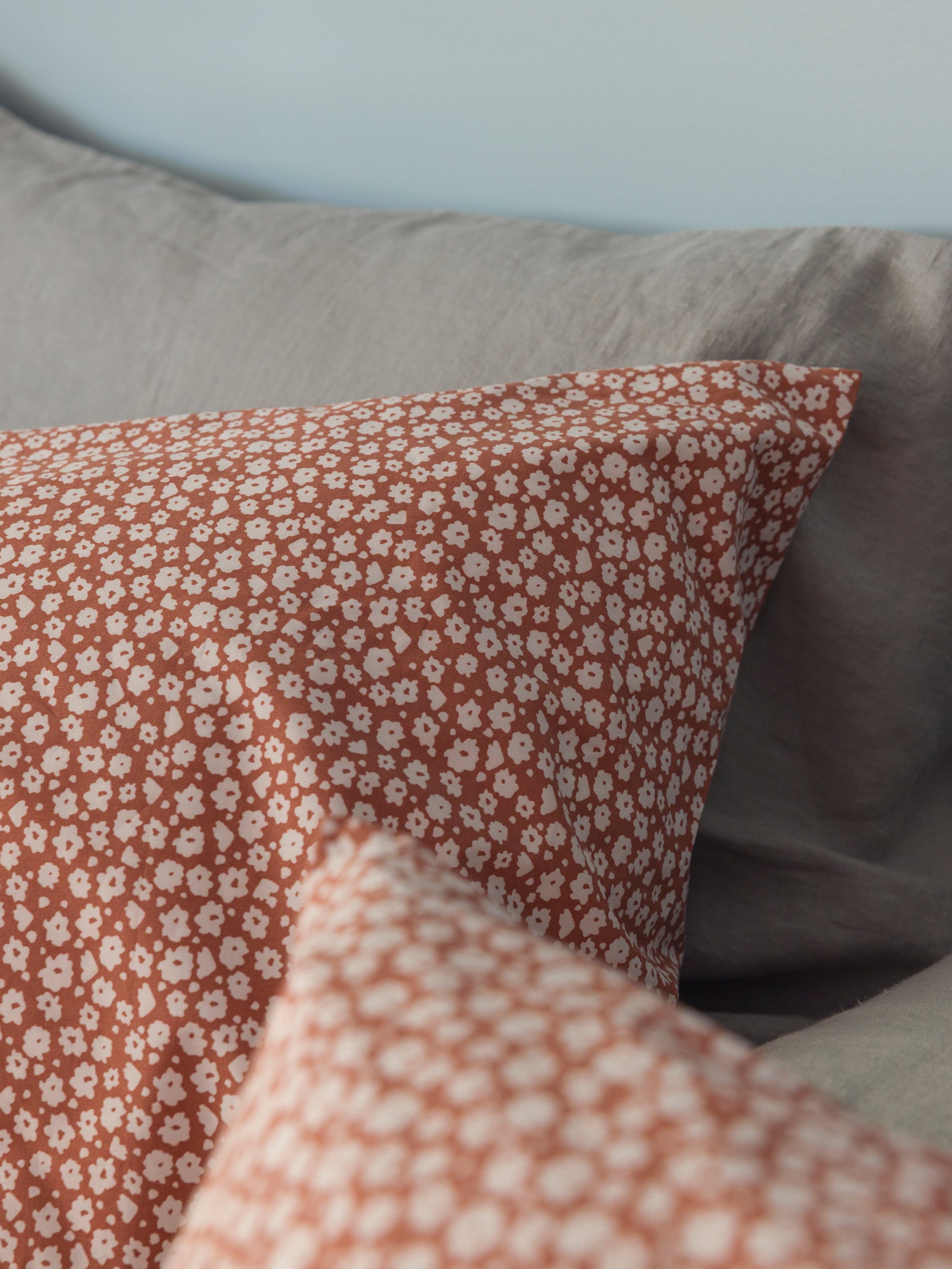 Forget Me Not Organic Cotton Pillowcase Pair Toffee/Nougat / Pillowcase Pair